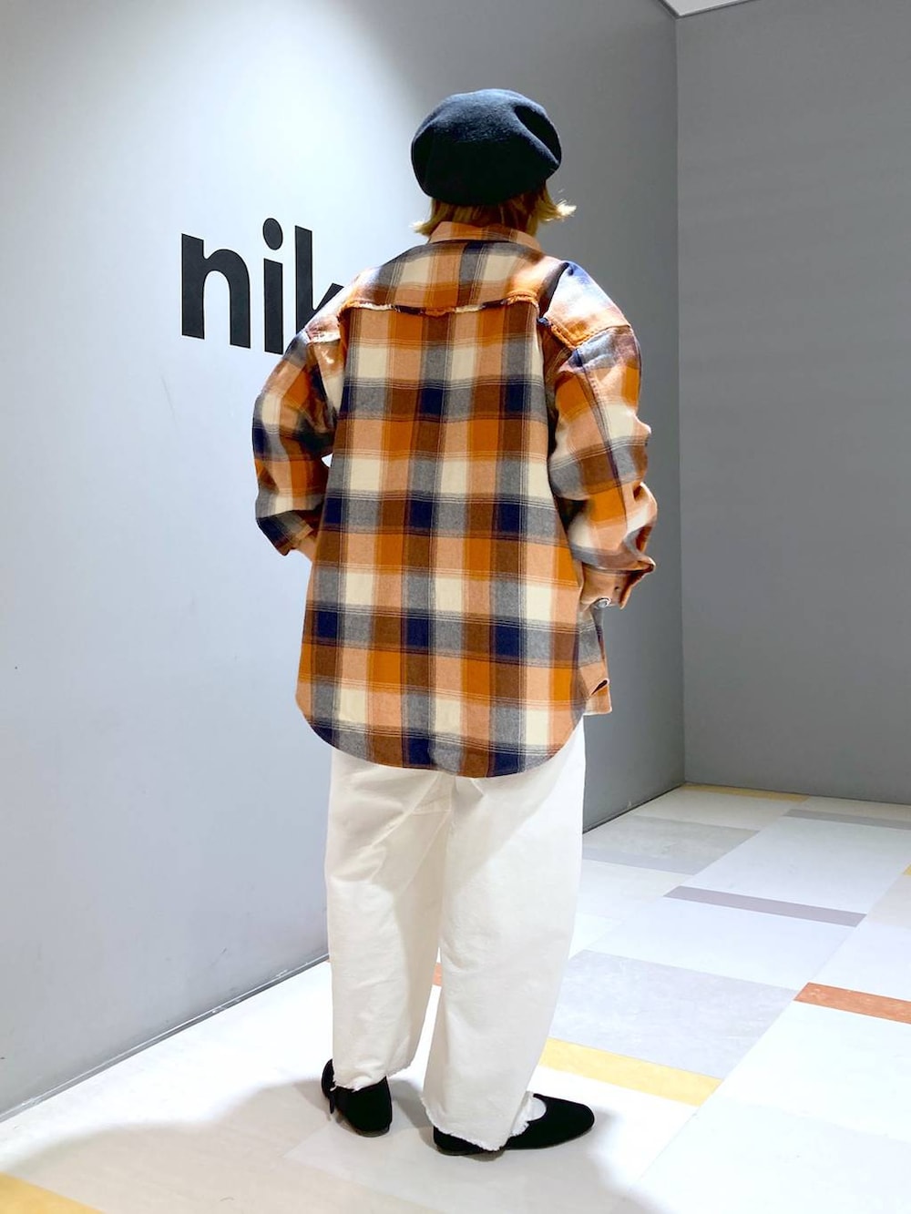 「低身長、体型カバー、ユニセックス」|「niko and...のホニョコールカーブパンツ(その他パンツ、ホワイト系)」を使った、タゾエさん(レディース・155cm)の秋コーディネートの3枚目の写真
