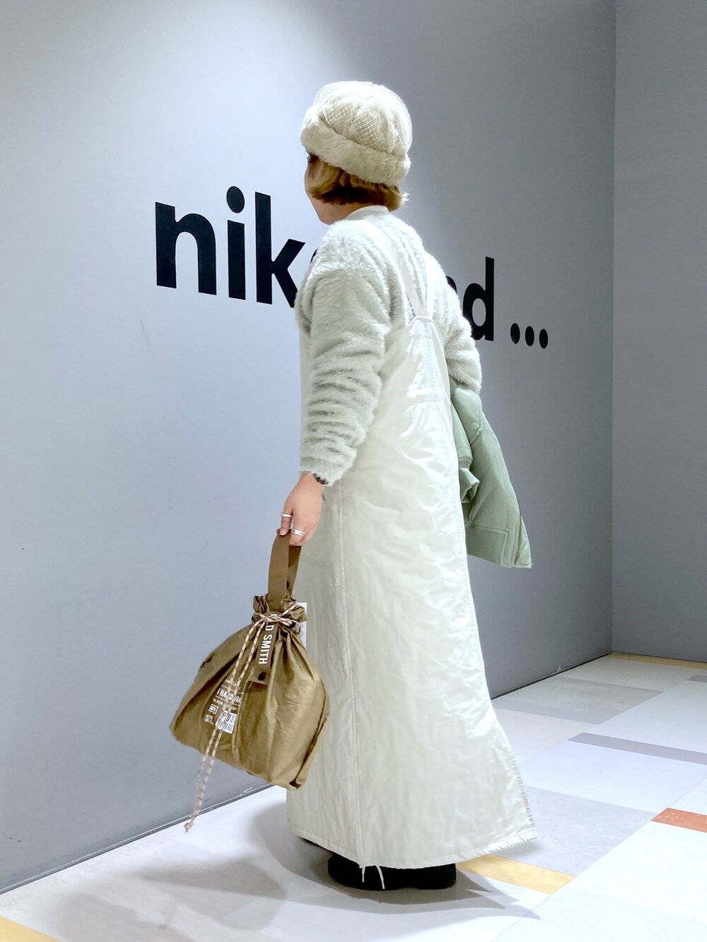 「ニコアンド(niko and...)、ニコアンド、ワンピース、シャギーニット」｜「niko and...のアイテム（ニット/セーター、ホワイト系）」を使った、タゾエさん（レディース・156cm）の秋コーディネートの3枚目の写真