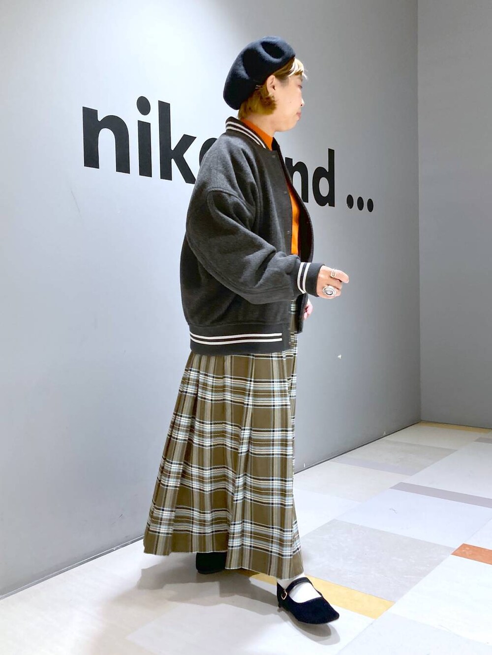 「低身長、体型カバー、ユニセックス」｜「niko and...のソフトタッチハイネックラインプルオーバー（ニット/セーター、オレンジ系）」を使った、タゾエさん（レディース・155cm）の秋コーディネートの4枚目の写真