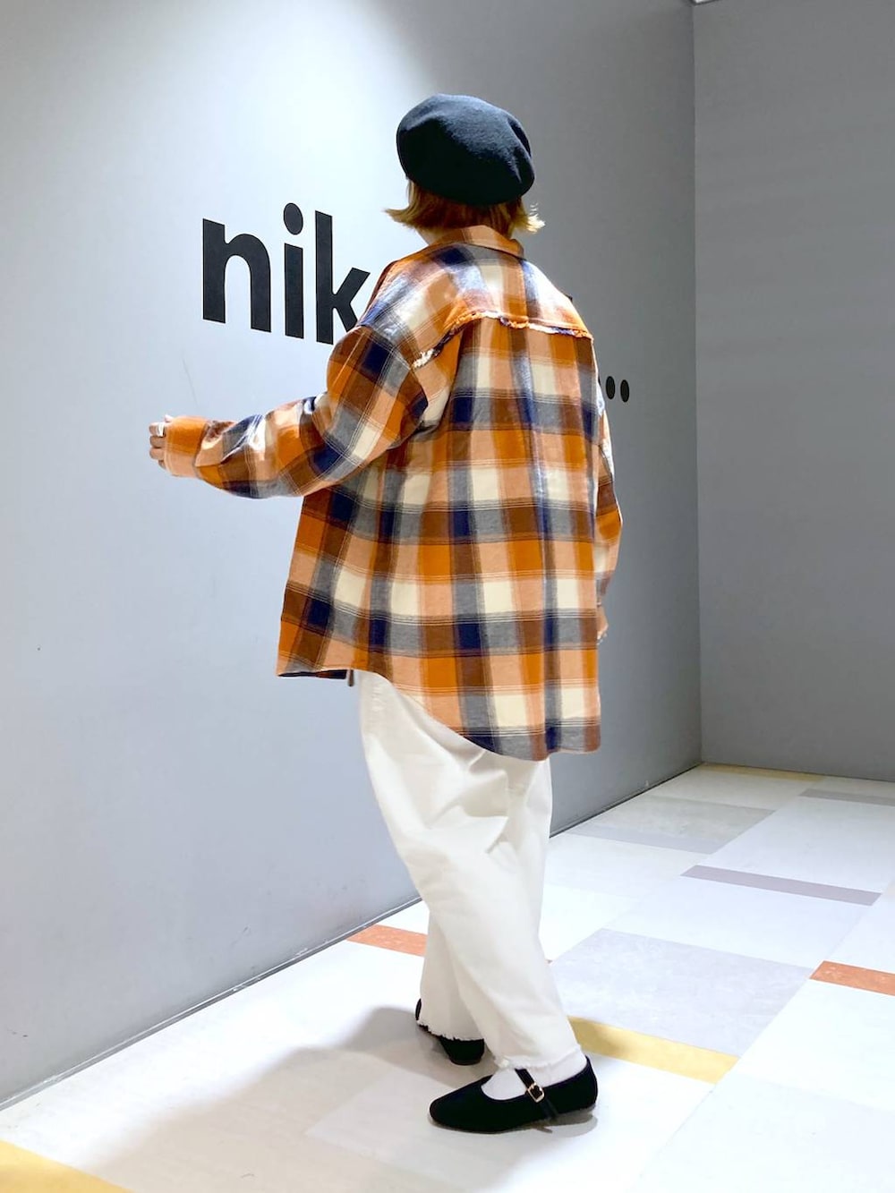「低身長、体型カバー、ユニセックス」|「niko and...のホニョコールカーブパンツ(その他パンツ、ホワイト系)」を使った、タゾエさん(レディース・155cm)の秋コーディネートの2枚目の写真