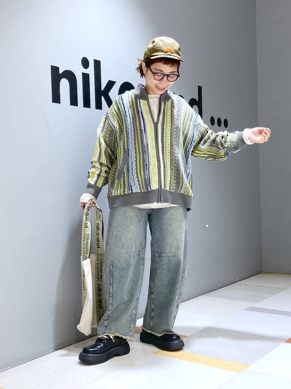 「低身長、体型カバー、ユニセックス」|「niko and...のオリジナルニコロゴテープトートバッグ(トートバッグ、ベージュ系)」を使った、タゾエさん(レディース・155cm)の冬コーディネートの4枚目の写真