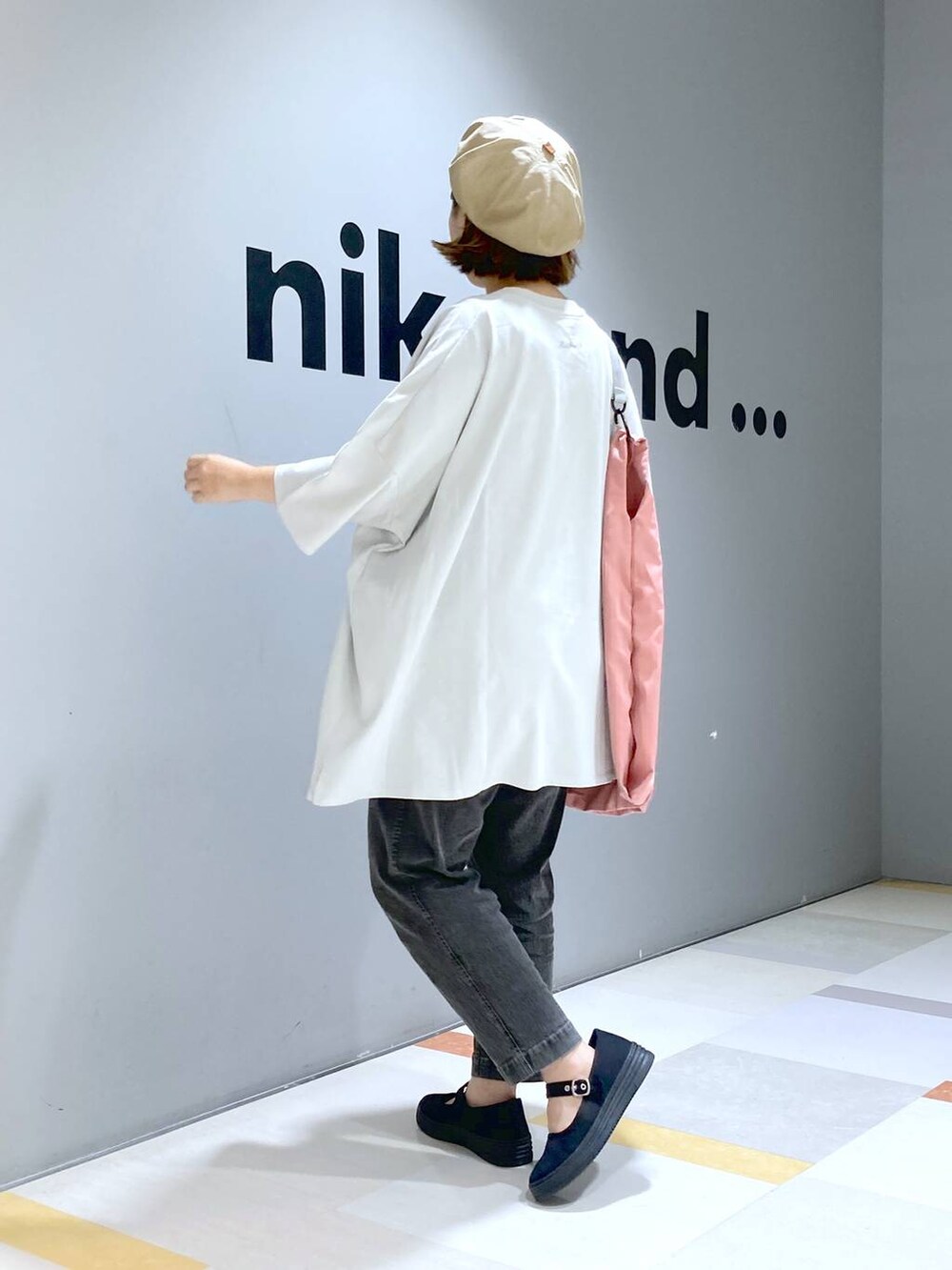 「低身長、体型カバー、ユニセックス」｜「niko and...の【Henri Matisse(アンリ・マティス)】マティスアートプリントTシャツ（Tシャツ/カットソー、グレー系）」を使った、タゾエさん（レディース・155cm）の夏コーディネートの4枚目の写真