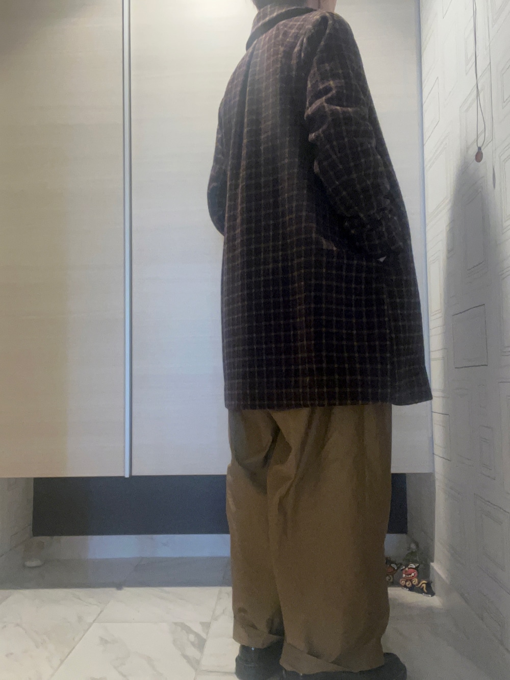 「ファッションを楽しもう、おしゃれさんと繋がりたい、着回しコーデ、バナナパンツ、ベージュパンツ、柄カーディガン、ドクターマーチン」｜「Pal'las Palaceのアイテム（カーゴパンツ、ベージュ系）」を使った、myu♡（相互フォロー）さん（レディース・161cm）の秋コーディネートの4枚目の写真