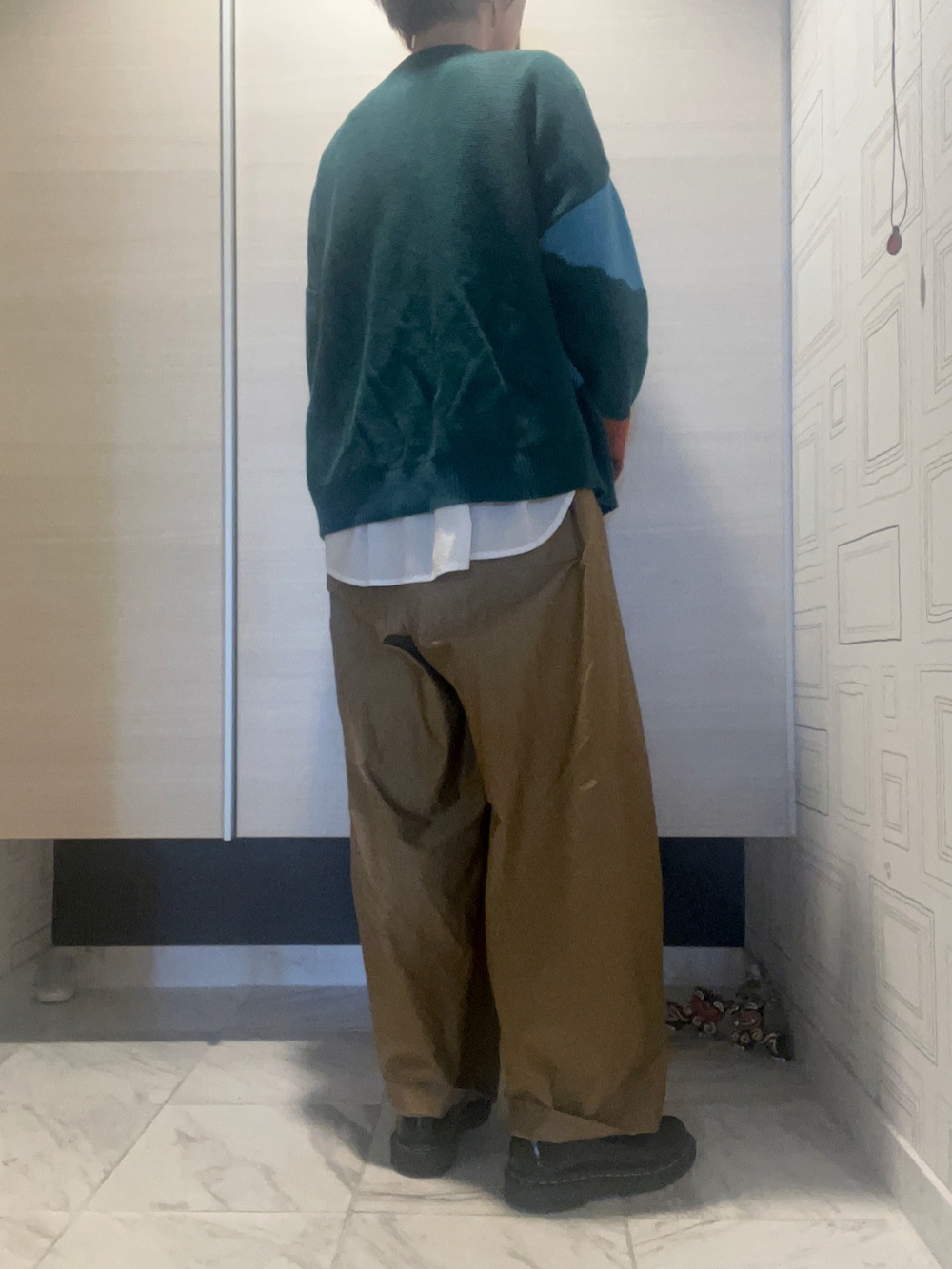 「ファッションを楽しもう、おしゃれさんと繋がりたい、着回しコーデ、バナナパンツ、ベージュパンツ、柄カーディガン、ドクターマーチン」｜「Pal'las Palaceのアイテム（カーゴパンツ、ベージュ系）」を使った、myu♡（相互フォロー）さん（レディース・161cm）の秋コーディネートの2枚目の写真