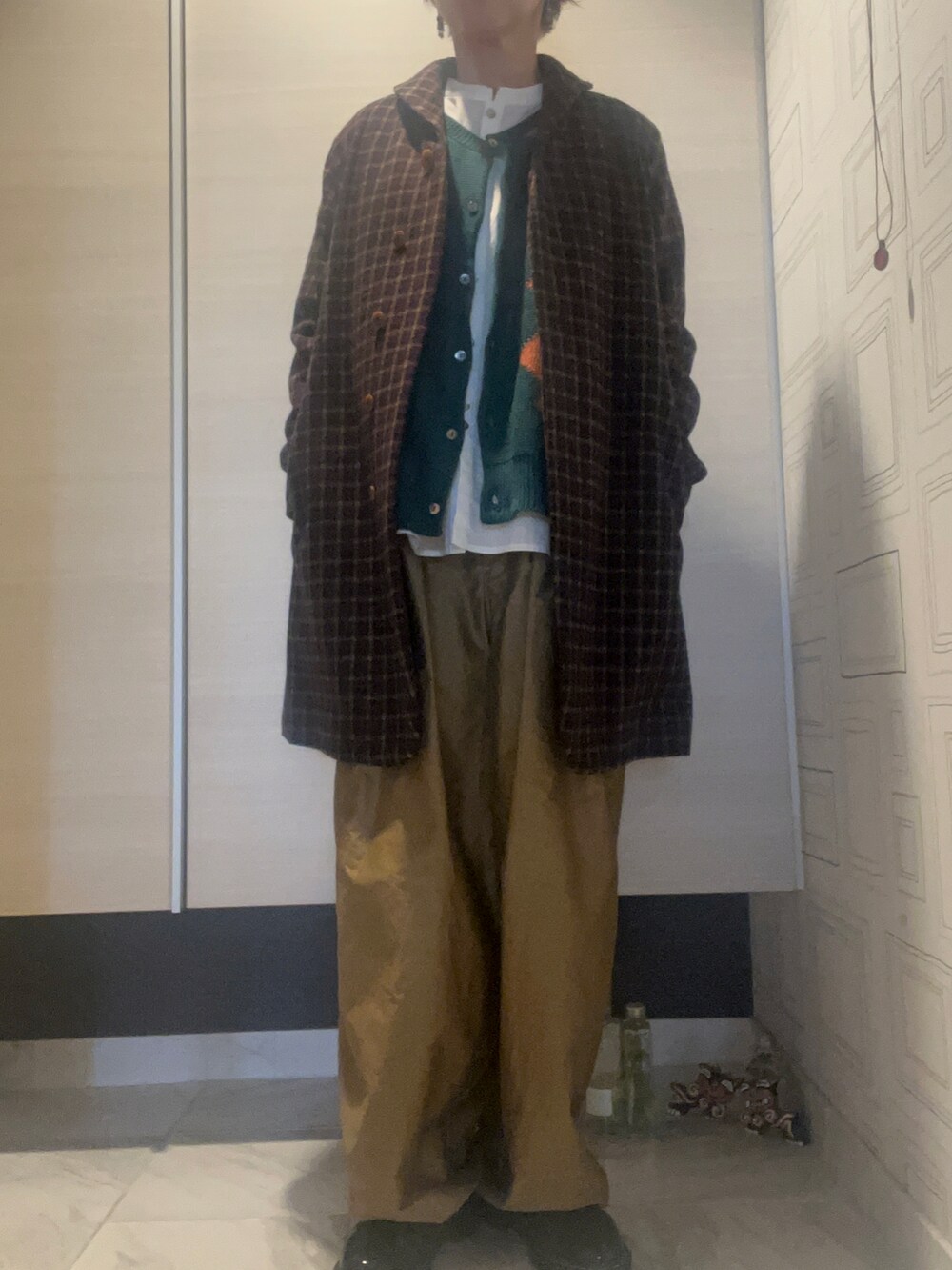 「ファッションを楽しもう、おしゃれさんと繋がりたい、着回しコーデ、バナナパンツ、ベージュパンツ、柄カーディガン、ドクターマーチン」｜「Pal'las Palaceのアイテム（カーゴパンツ、ベージュ系）」を使った、myu♡（相互フォロー）さん（レディース・161cm）の秋コーディネートの3枚目の写真