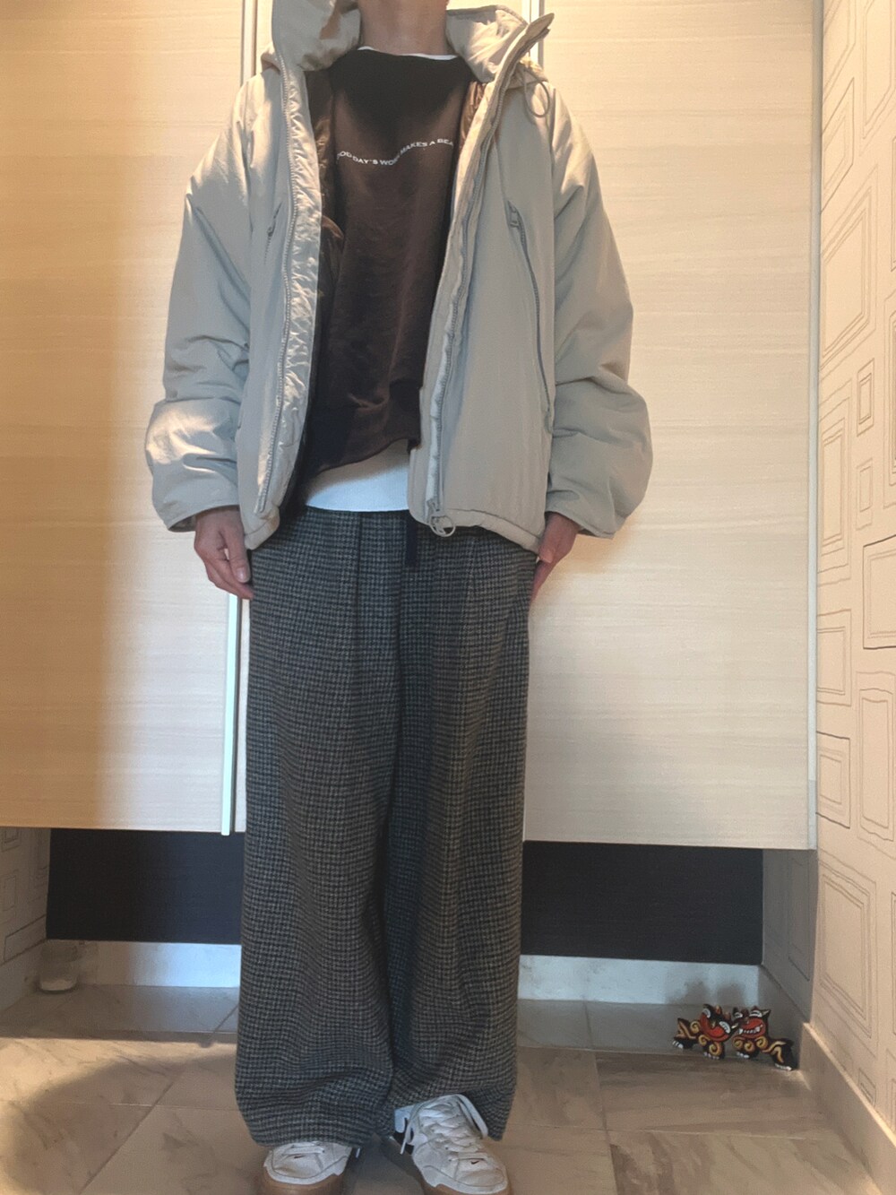 「パンツスタイル、おしゃれさんと繋がりたい、中綿アウター、シンプルコーデ、NIKE、今日のコーデ」｜「JOURNAL STANDARDのアイテム（その他パンツ、ブラウン系）」を使った、myu♡（相互フォロー）さん（レディース・161cm）の冬コーディネートの3枚目の写真