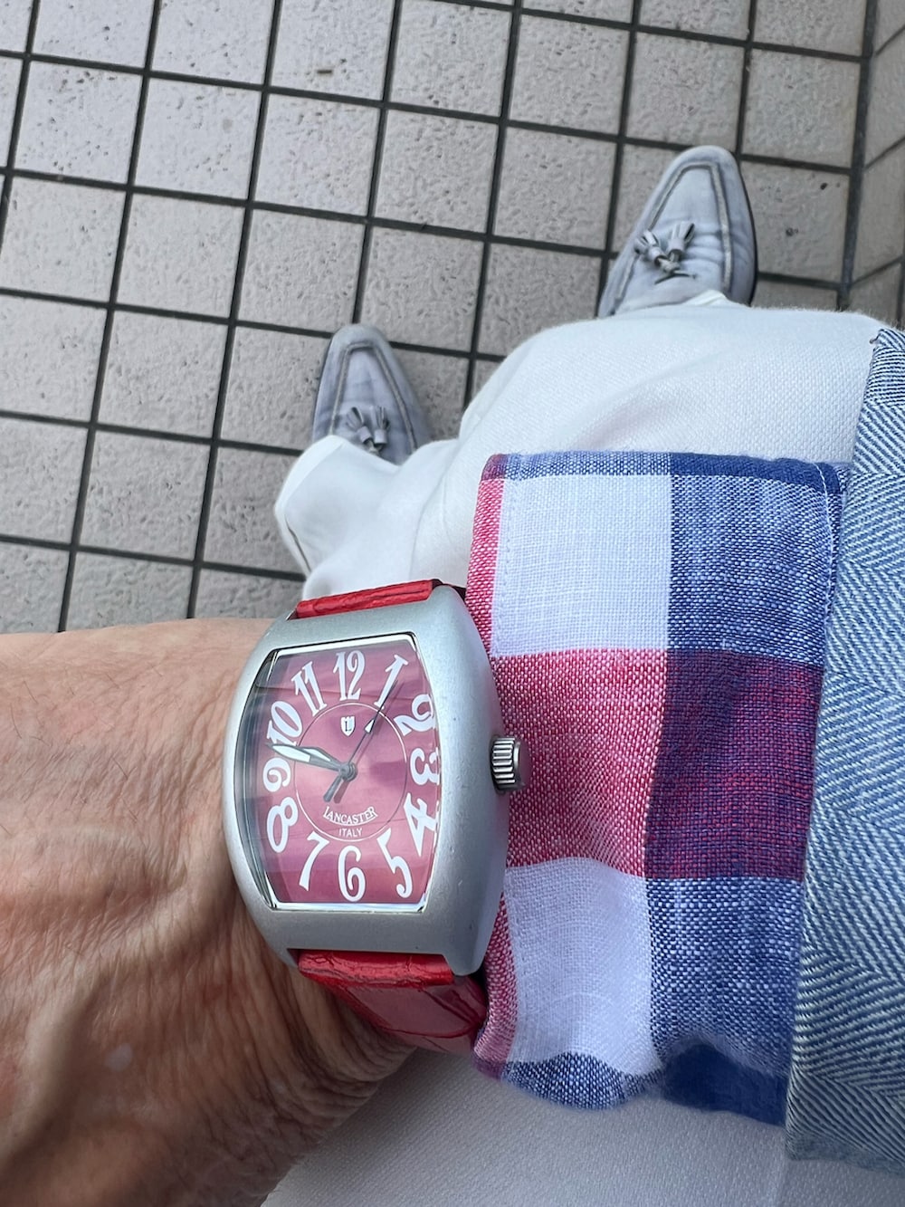 「JOINT WORKSのアイテム（テーラードジャケット、ブルー系）」を使った、michi-michiさん（メンズ・165cm）の夏コーディネートの3枚目の写真