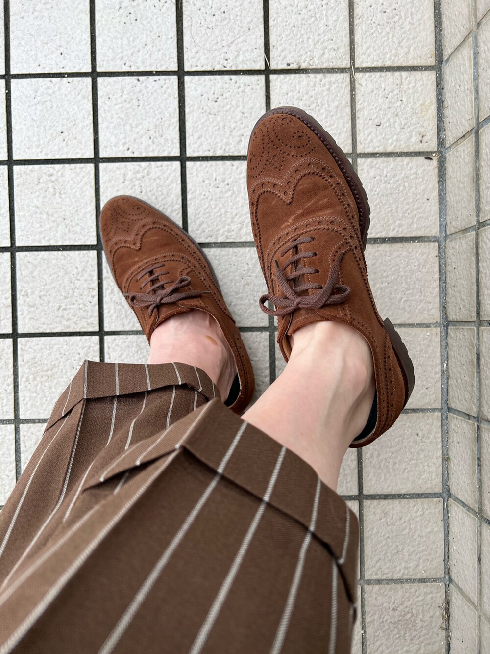 「BEAMSのアイテム（ネクタイ、ブラウン系）」を使った、michi-michiさん（メンズ・165cm）の夏コーディネートの5枚目の写真