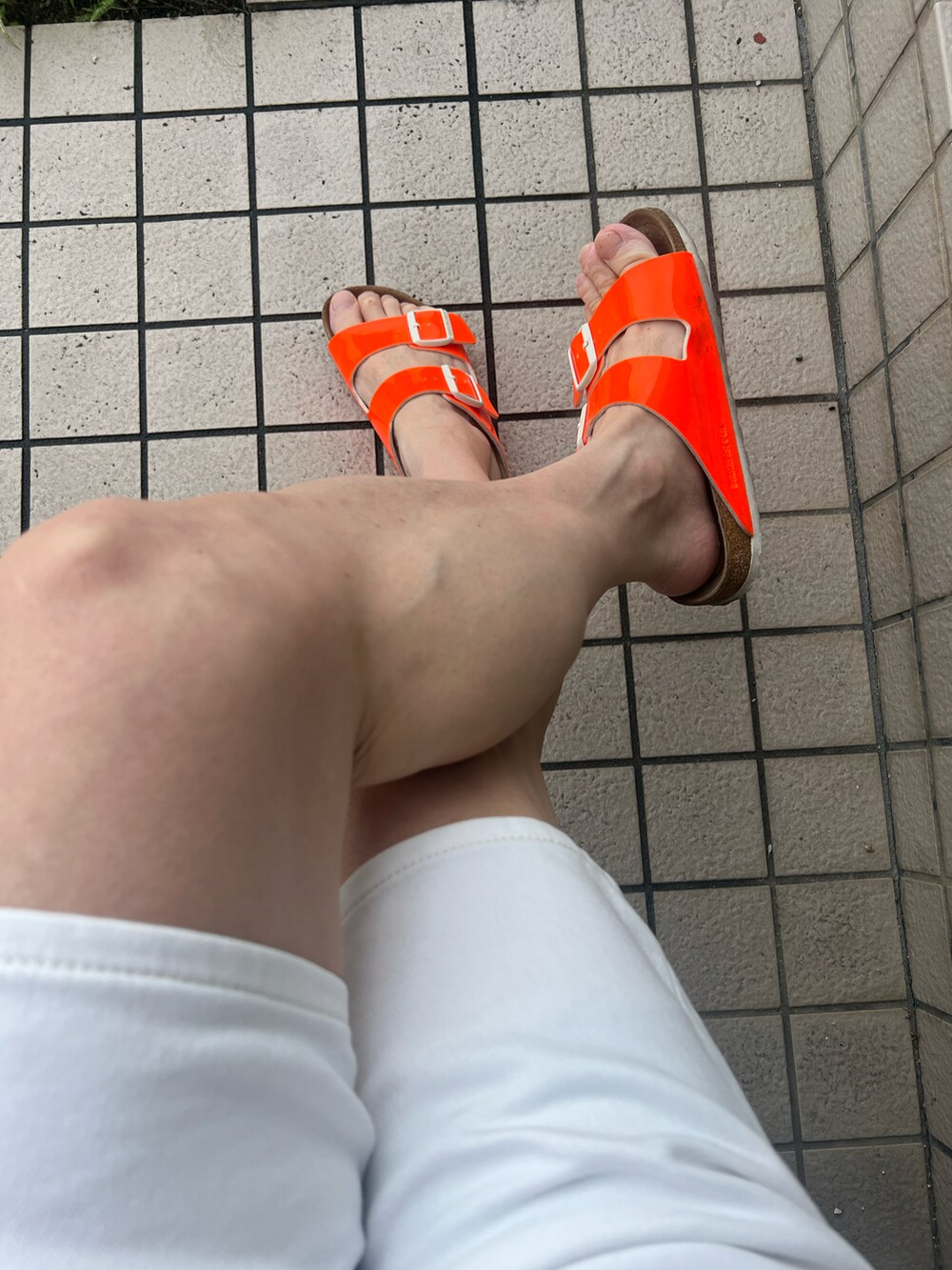 「adidasのアイテム（Tシャツ/カットソー、グレー系）」を使った、michi-michiさん（メンズ・165cm）の夏コーディネートの2枚目の写真