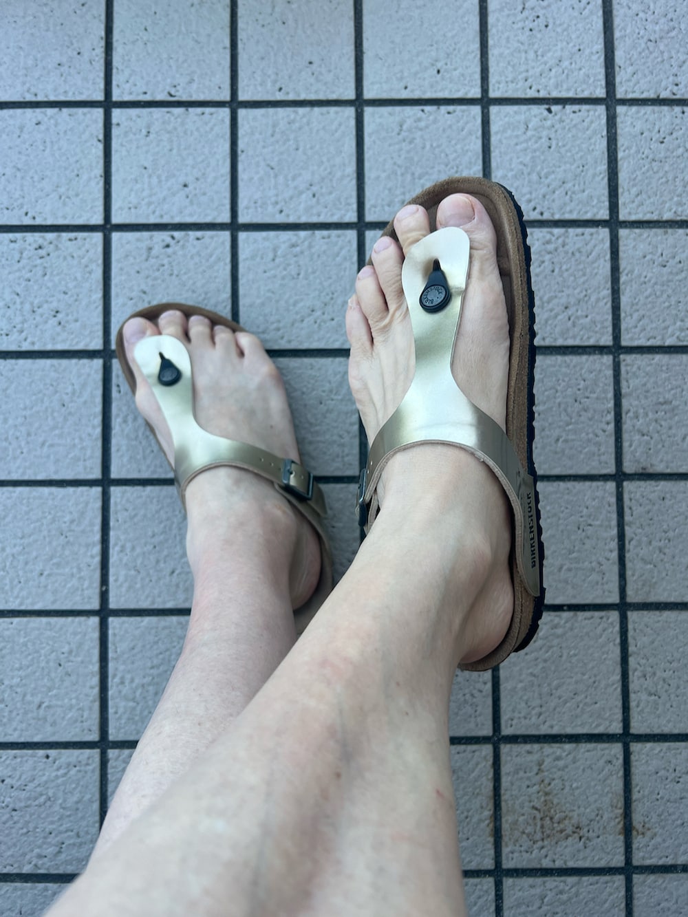 「COMME des GARCONSのアイテム（Tシャツ/カットソー、ホワイト系）」を使った、michi-michiさん（メンズ・165cm）の夏コーディネートの2枚目の写真