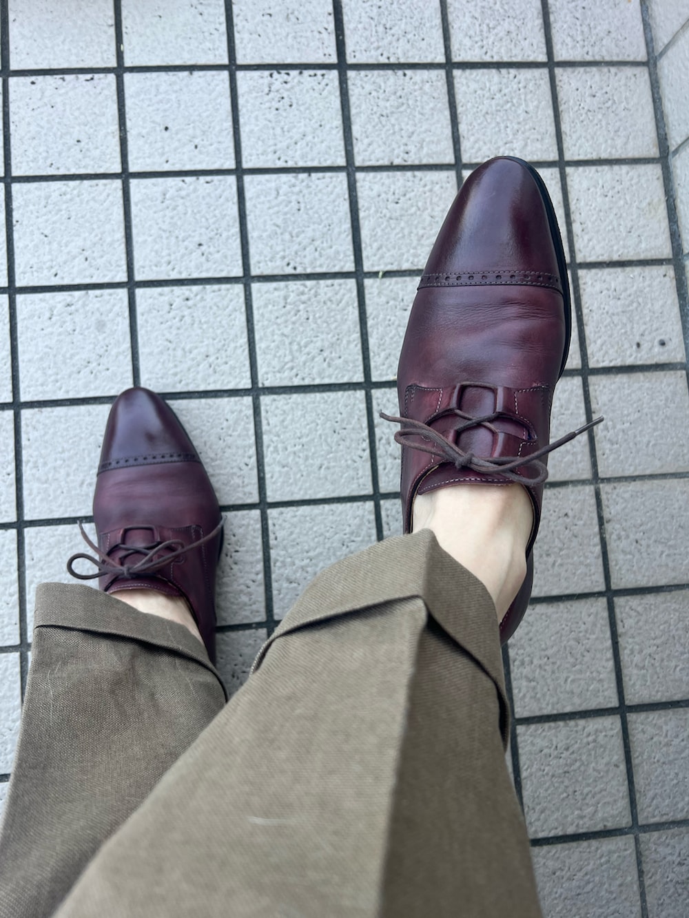 「Sato Tailorのアイテム（スーツジャケット、ブラウン系）」を使った、michi-michiさん（メンズ・165cm）の夏コーディネートの3枚目の写真