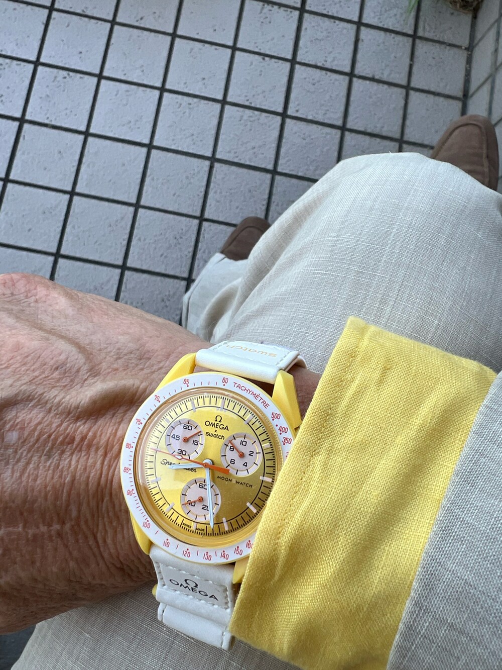 「オーダーサロンタナカのアイテム（スーツジャケット、ベージュ系）」を使った、michi-michiさん（メンズ・165cm）の夏コーディネートの2枚目の写真