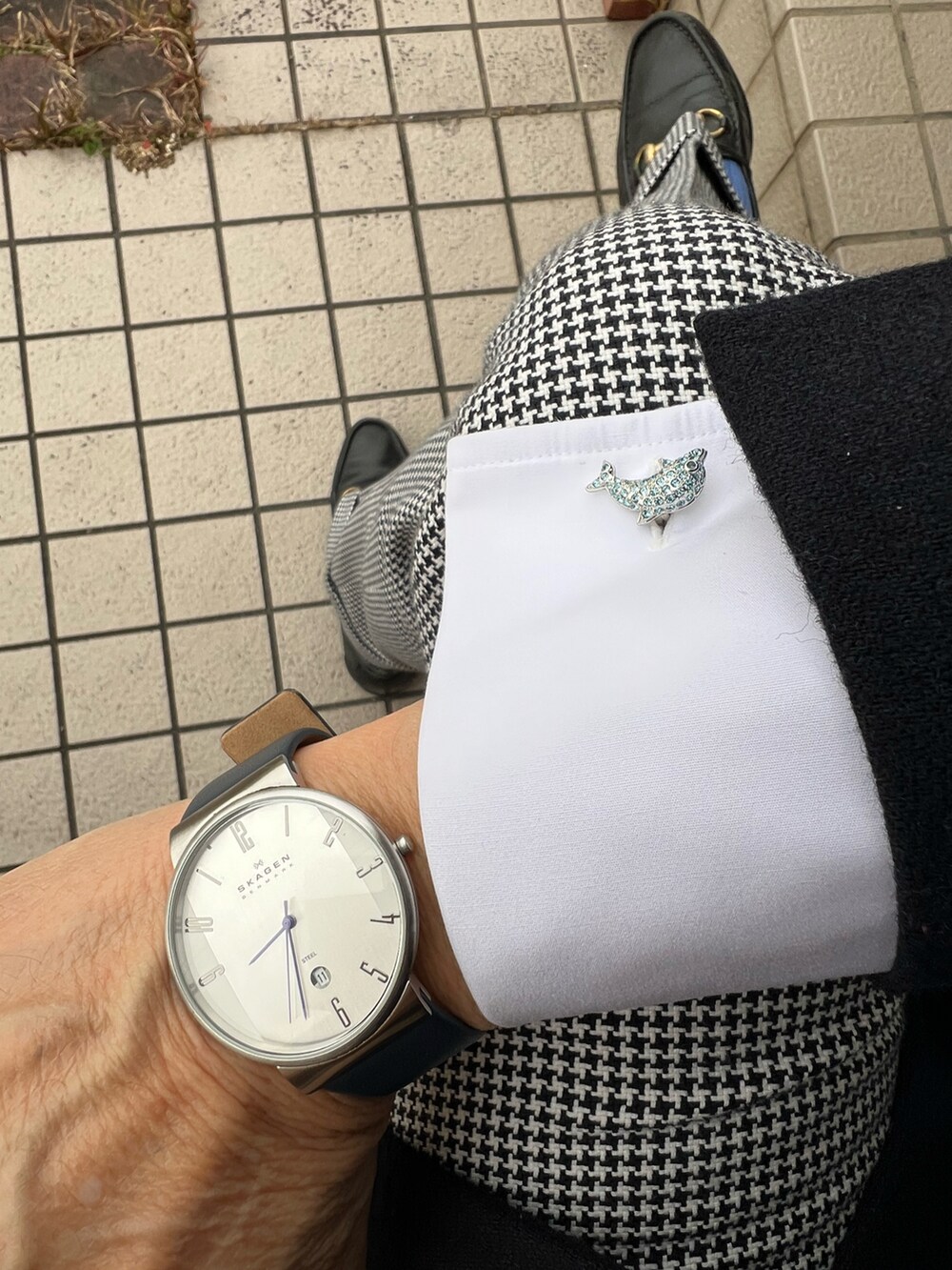 「麻布テーラーのアイテム（ビジネスシャツ、イエロー系）」を使った、michi-michiさん（メンズ・165cm）の冬コーディネートの3枚目の写真