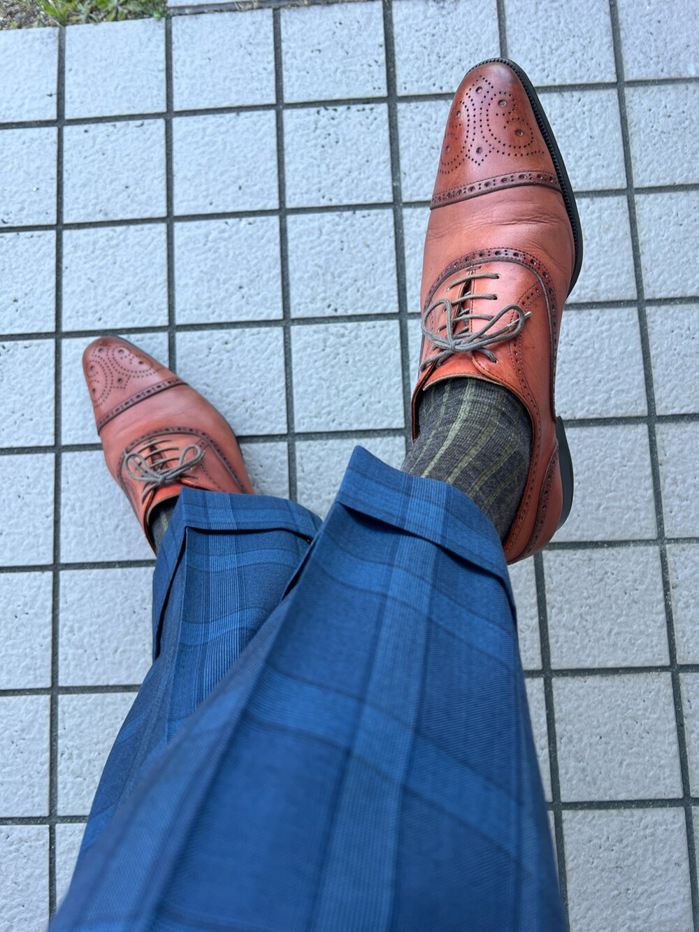 「BEAMS HEARTのアイテム（ネクタイ、ブラウン系）」を使った、michi-michiさん（メンズ・165cm）の冬コーディネートの3枚目の写真