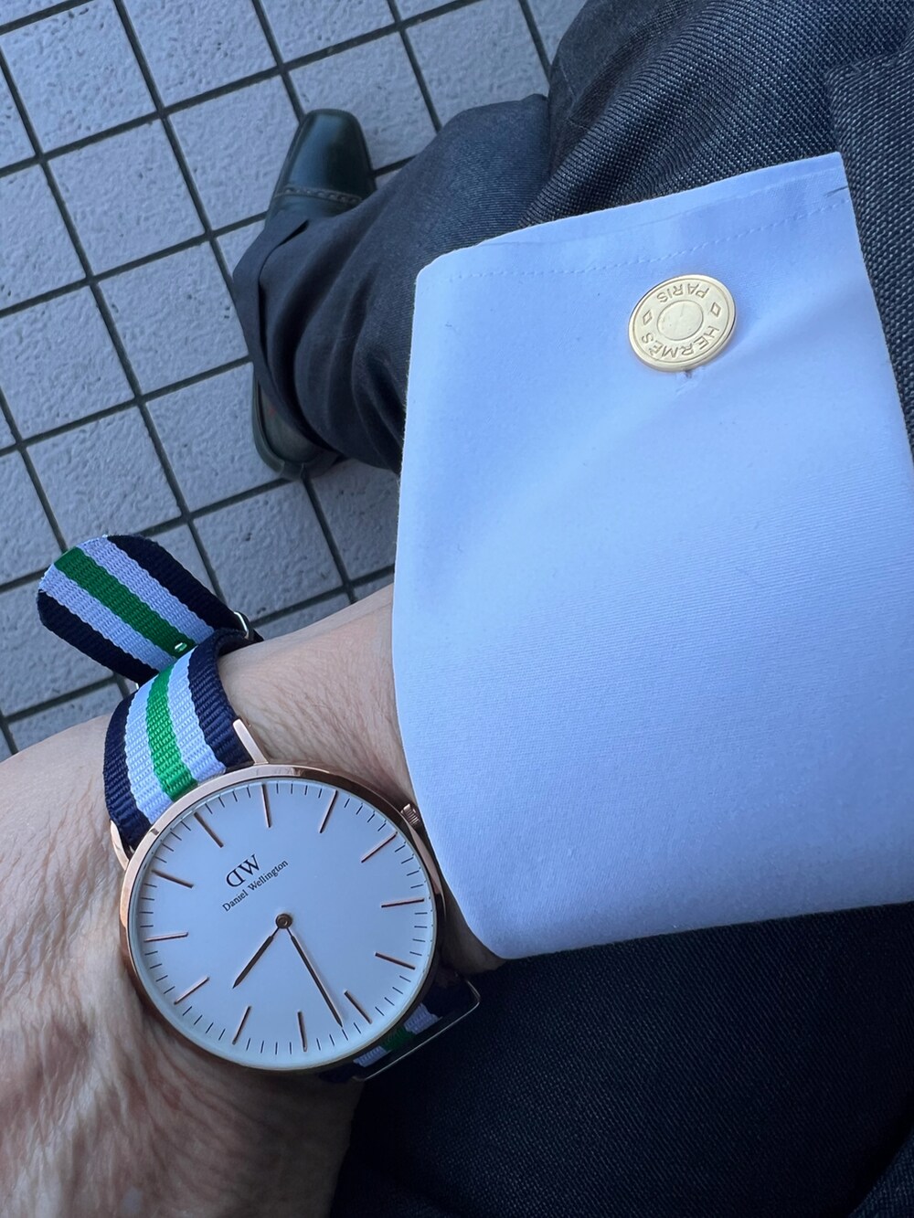 「dunhillのアイテム（ポケットチーフ、グリーン系）」を使った、michi-michiさん（メンズ・165cm）の冬コーディネートの3枚目の写真