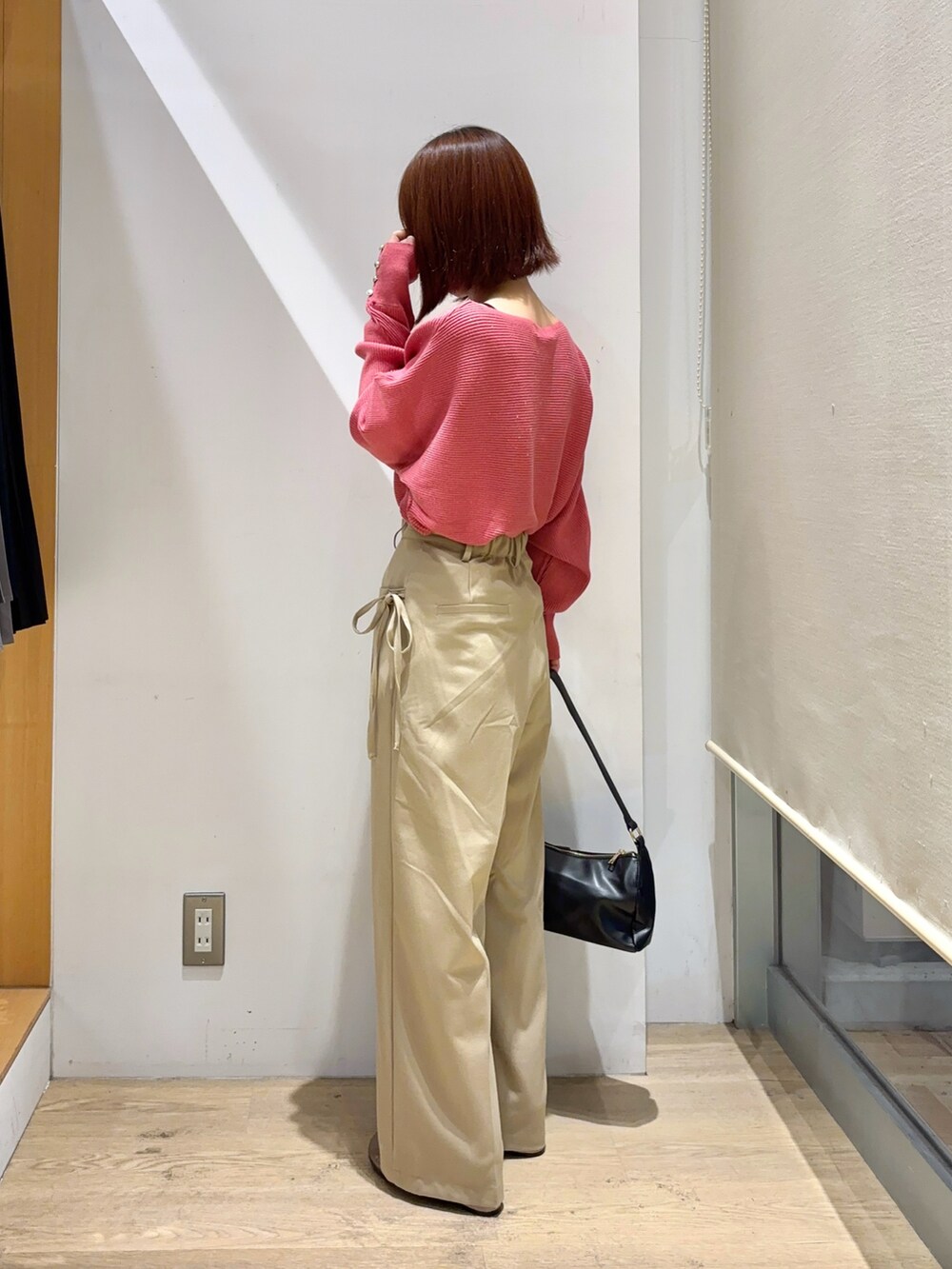 「ニット、ピンク、リブニット、ラメニット、リボン、ブーツ、メタリック、秋コーデ、ボートネック、大人カジュアル、大人ガーリー、ワイドパンツ、ベージュ、低身長、イオンモール太田」｜「Te chichi TERRASSEのラメ混横リブドルマンニット（ニット/セーター、ピンク系）」を使った、ふじあゆ٩( ᐖ )۶さん（レディース・149cm）の秋コーディネートの3枚目の写真