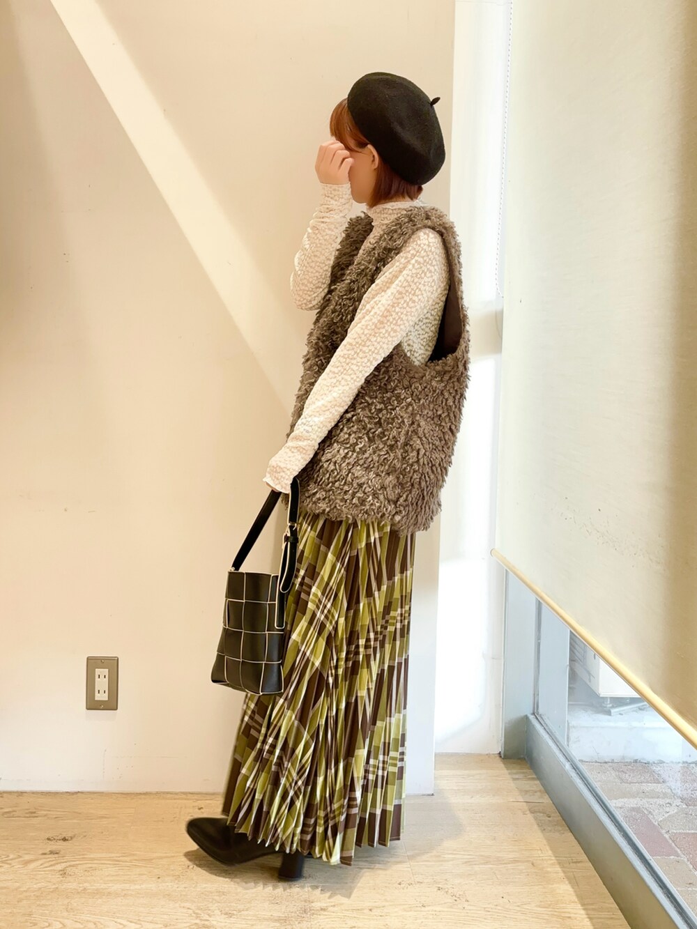 「ロングブーツ、プリーツスカート、ロングスカート、ファーベスト、秋っぽコーデ更新中、チュール、ベスト、ブラウン、低身長、イオンモール太田」｜「Lugnoncureのハート柄ジャカードトップス（Tシャツ/カットソー、ホワイト系）」を使った、ふじあゆ٩( ᐖ )۶さん（レディース・149cm）の秋コーディネートの2枚目の写真