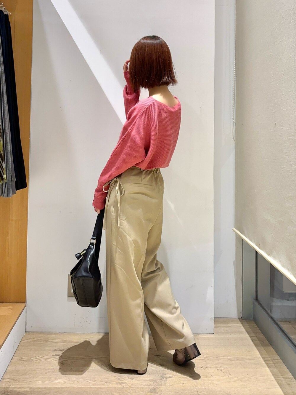 「ニット、ピンク、リブニット、ラメニット、リボン、ブーツ、メタリック、秋コーデ、ボートネック、大人カジュアル、大人ガーリー、ワイドパンツ、ベージュ、低身長、イオンモール太田」｜「Te chichi TERRASSEのラメ混横リブドルマンニット（ニット/セーター、ピンク系）」を使った、ふじあゆ٩( ᐖ )۶さん（レディース・149cm）の秋コーディネートの2枚目の写真