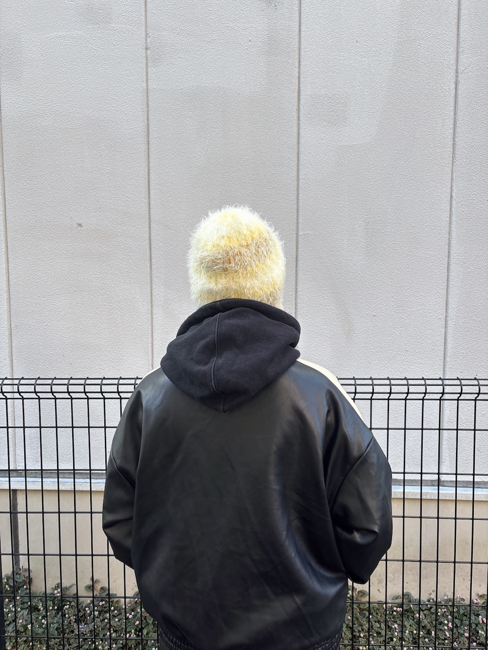 「プチプラ、ニット帽、ニットビーニー、ビーニー、override、override 、OVERRIDE、ショートパンツ、ロングブーツ、ロングブーツコーデ」｜「sheinのアイテム（ブーツ、ブラック系）」を使った、ももさん（レディース・162cm）の冬コーディネートの4枚目の写真