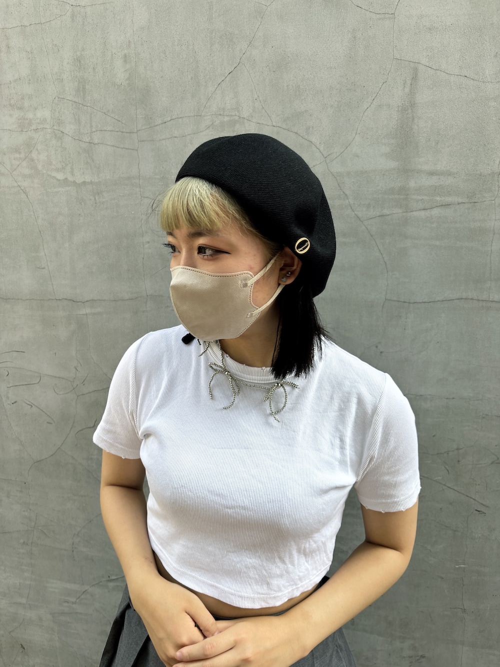 「韓国ファッション、プリーツスカート、ベレー帽、override、Chapeau d’ O、厚底ブーツ、韓国コーデ、秋服準備はじめました、お出かけコーデ、ロングスカート」｜「ZARAのアイテム（Tシャツ/カットソー、ホワイト系）」を使った、ももさん（レディース・162cm）の夏コーディネートの5枚目の写真