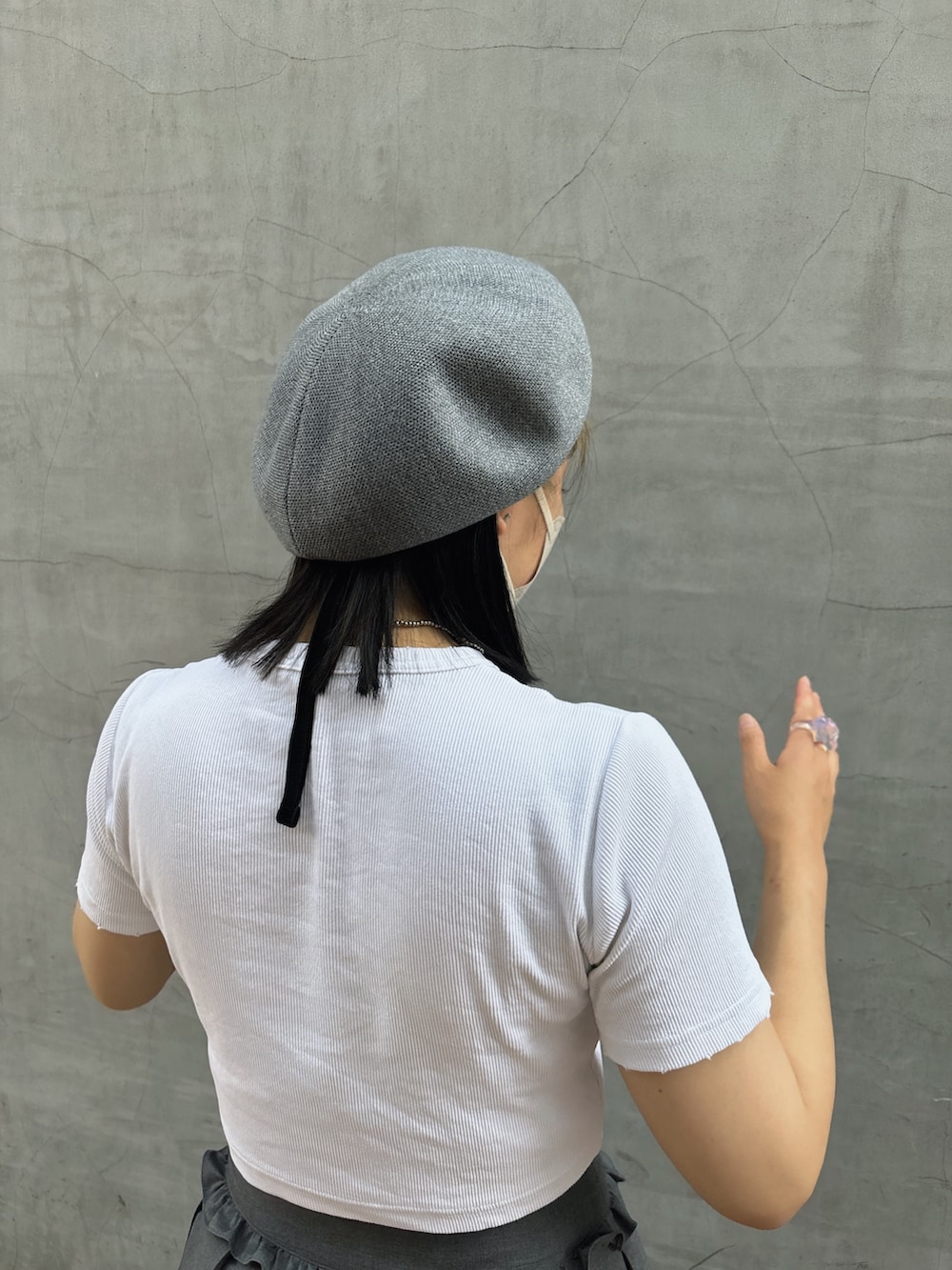 「韓国ファッション、プリーツスカート、ベレー帽、override、Chapeau d’ O、厚底ブーツ、韓国コーデ、秋服準備はじめました、お出かけコーデ、ロングスカート」｜「ZARAのアイテム（Tシャツ/カットソー、ホワイト系）」を使った、ももさん（レディース・162cm）の夏コーディネートの4枚目の写真