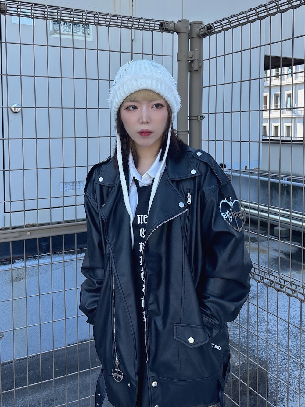 「Kaorinomori、kaorinomori、かきぶちももの、ニット、コラボレーション、ニット帽、秋コーデ、お出かけコーデ、ブーツ、override」｜「Dr. Martensのアイテム（ブーツ、ブラック系）」を使った、ももさん（レディース・162cm）の秋コーディネートの2枚目の写真