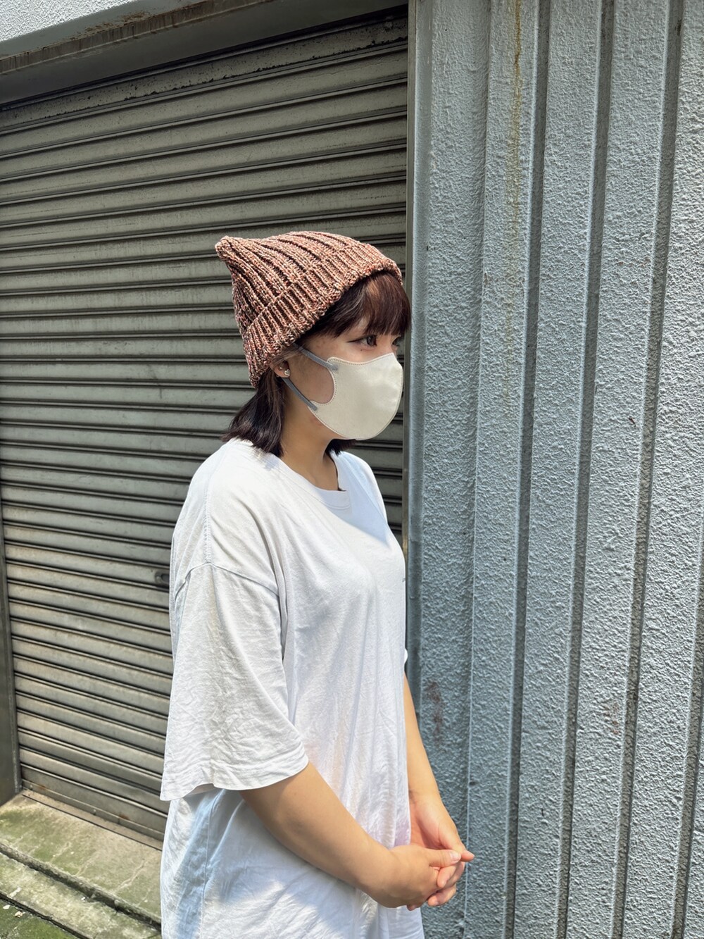 「韓国ファッション、夏服、猫耳、ネコミミ、ねこみみニット帽、override 、厚底シューズ、白Tシャツ、スニーカー、プチプラ」｜「LMCのWORKROOM TEE（Tシャツ/カットソー、ホワイト系）」を使った、ももさん（レディース・162cm）の夏コーディネートの3枚目の写真