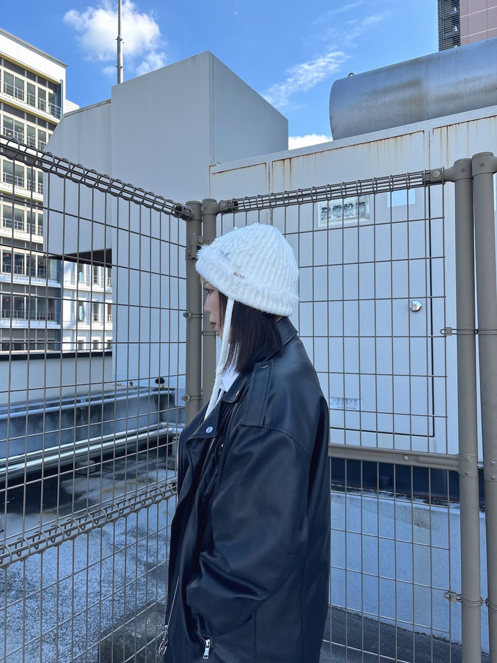 「Kaorinomori、kaorinomori、かきぶちももの、ニット、コラボレーション、ニット帽、秋コーデ、お出かけコーデ、ブーツ、override」｜「Dr. Martensのアイテム（ブーツ、ブラック系）」を使った、ももさん（レディース・162cm）の秋コーディネートの3枚目の写真