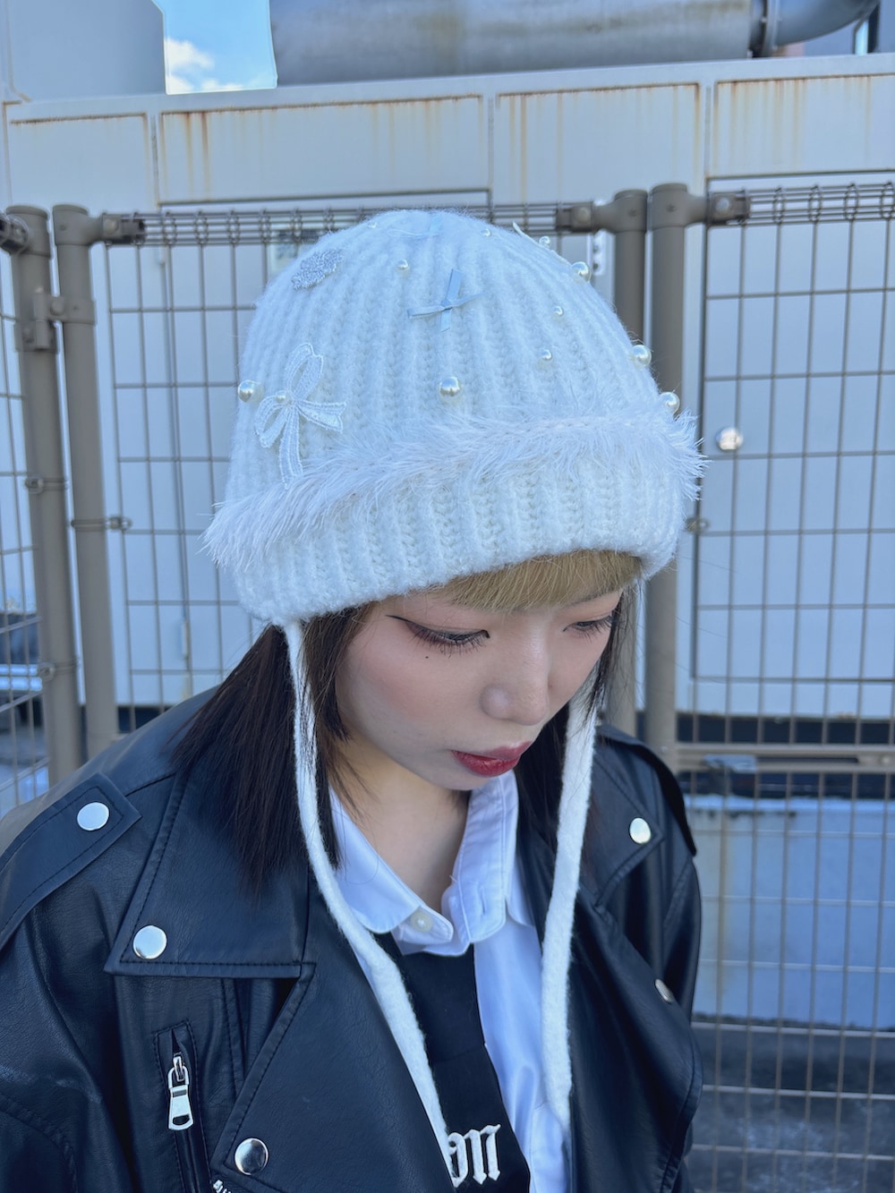 「Kaorinomori、kaorinomori、かきぶちももの、ニット、コラボレーション、ニット帽、秋コーデ、お出かけコーデ、ブーツ、override」｜「Dr. Martensのアイテム（ブーツ、ブラック系）」を使った、ももさん（レディース・162cm）の秋コーディネートの4枚目の写真