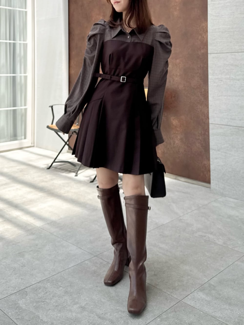 「dazzlinの長袖レイヤードシャツミニワンピース（ワンピース、ブラウン系）」を使った、mikiさん（レディース・153cm）の夏コーディネートの4枚目の写真