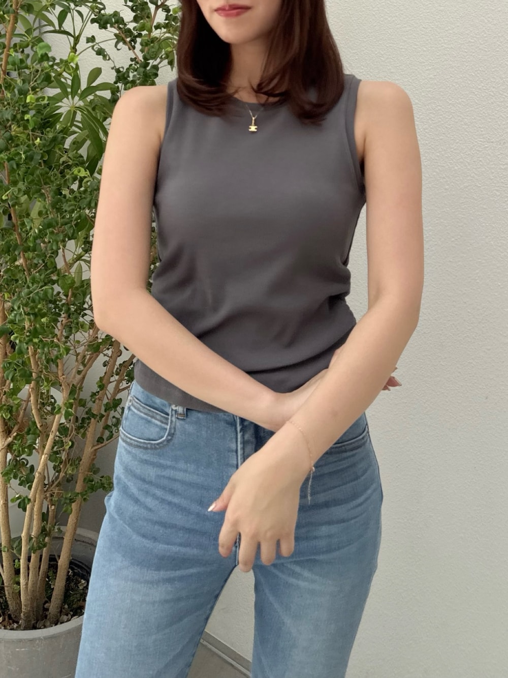 「デニム、タンク、タンクトップ、タンクトップコーデ」｜「dazzlinの【吉田朱里】メイクアップフレアデニムパンツ（デニムパンツ、ブルー系）」を使った、mikiさん（レディース・153cm）の夏コーディネートの5枚目の写真