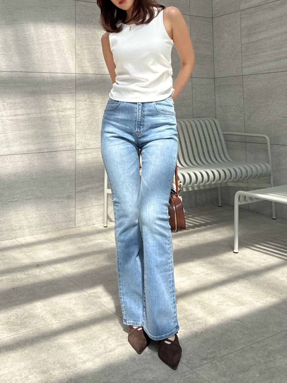 「デニム、タンク、タンクトップ、タンクトップコーデ、デニムパンツ、デニムコーデ」｜「dazzlinの【吉田朱里】メイクアップフレアデニムパンツ（デニムパンツ、ブルー系）」を使った、mikiさん（レディース・153cm）の夏コーディネートの10枚目の写真