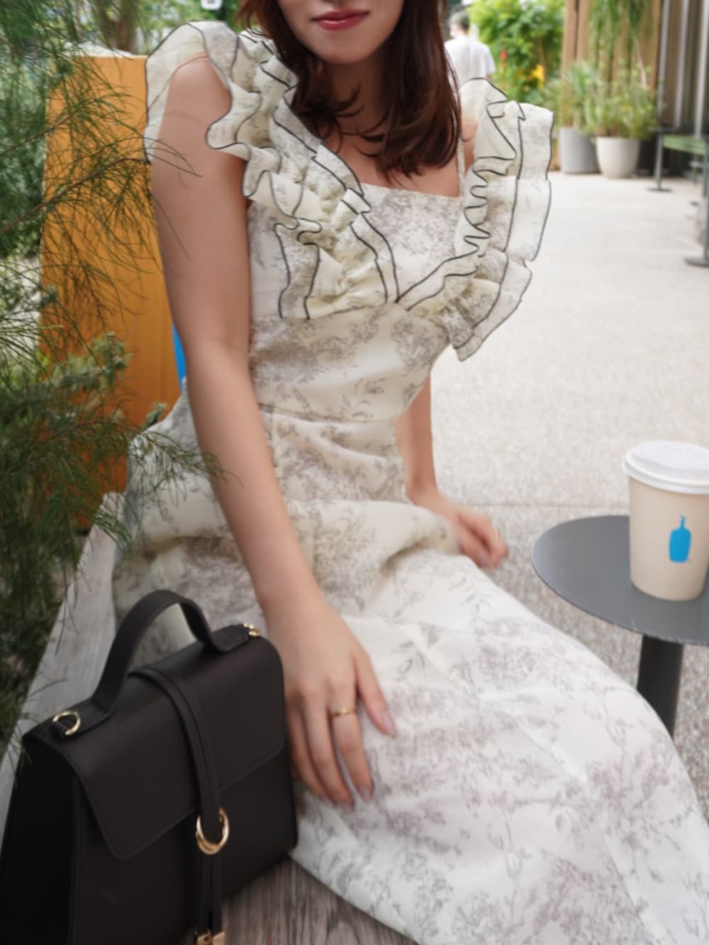 「ワンピ、ワンピース、ワンピーススタイル、ワンピースコーデ、花柄、花柄ワンピース」｜「dazzlinのカスレフラワーIラインワンピース（ワンピース、ホワイト系）」を使った、mikiさん（レディース・153cm）の夏コーディネートの3枚目の写真