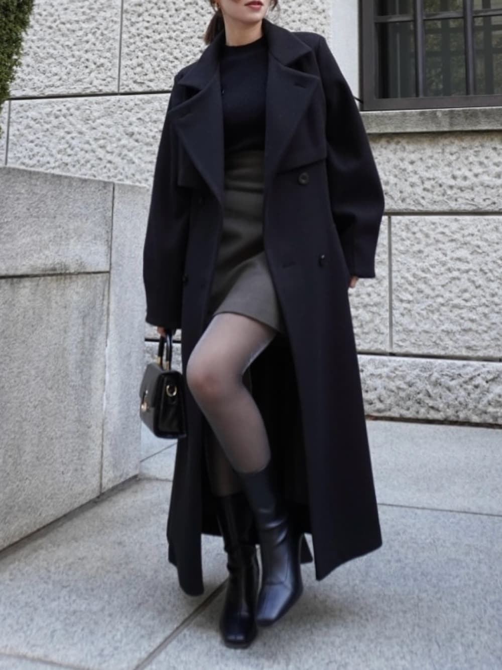 「ブラックコーデ、ブラック、ロングコート、ワントーンコーデ、モノトーンコーデ、クリスマスに着たい服、オフィスコーデ、オフィススタイル、韓国ファッション、女子会、モノトーン」｜「dazzlinの2WAYカラーレディコート【スタンドカラー可】（その他アウター、ブラック系）」を使った、mikiさん（レディース・153cm）の冬コーディネートの7枚目の写真