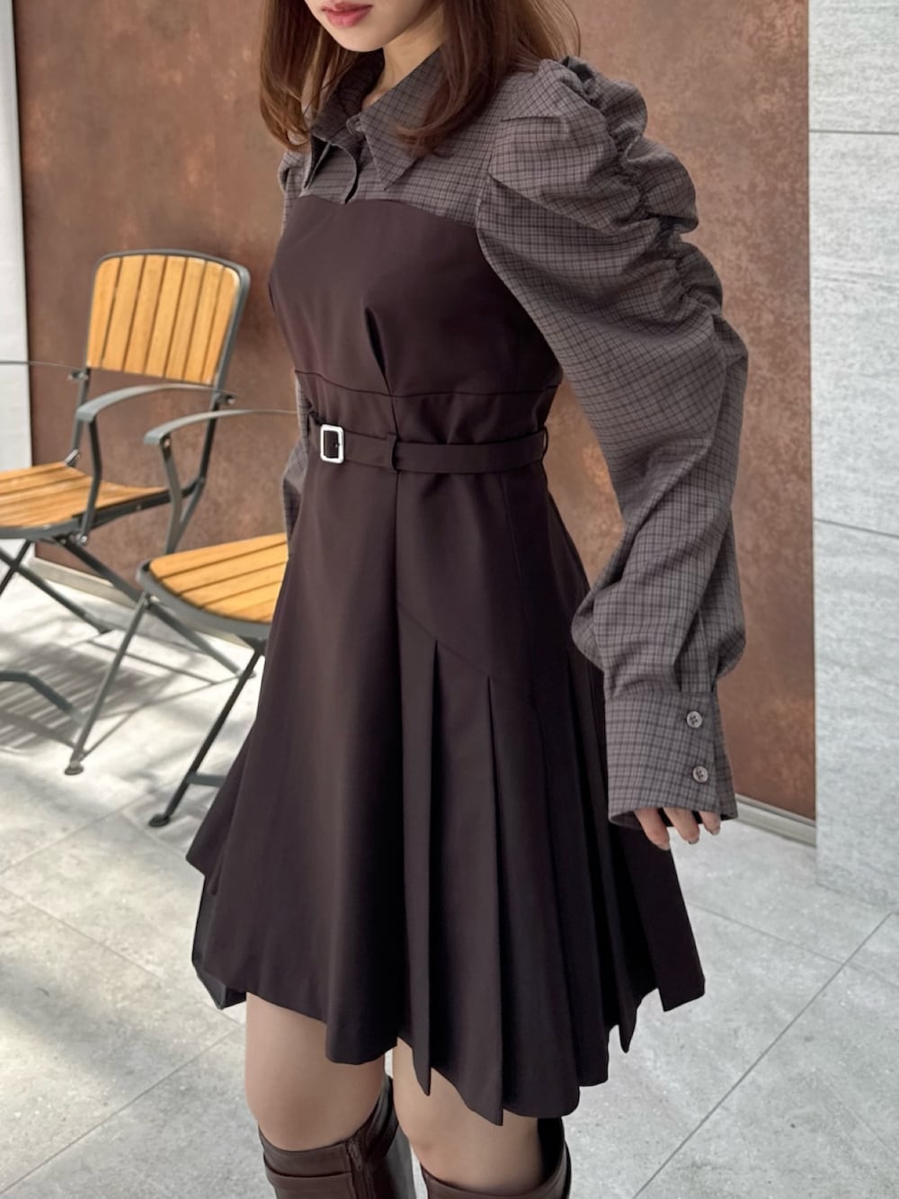 「dazzlinの長袖レイヤードシャツミニワンピース（ワンピース、ブラウン系）」を使った、mikiさん（レディース・153cm）の夏コーディネートの9枚目の写真