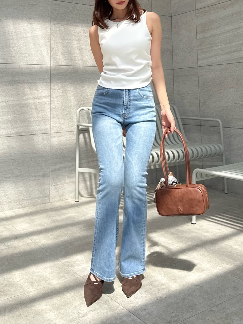 「デニム、タンク、タンクトップ、タンクトップコーデ、デニムパンツ、デニムコーデ」｜「dazzlinの【吉田朱里】メイクアップフレアデニムパンツ（デニムパンツ、ブルー系）」を使った、mikiさん（レディース・153cm）の夏コーディネートの3枚目の写真