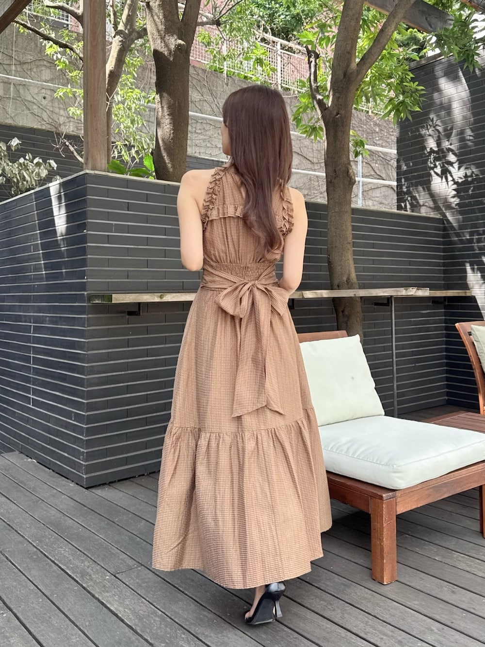 「ワンピ、ワンピース、ワンピースコーデ、アメスリ、アメスリワンピ、夏ワンピ、夏ワンピース、リゾート、リゾートスタイル、リゾートコーデ、リゾートワンピ、低身長、低身長コーデ、低身長女子」｜「dazzlinのアメスリフリルシェイプワンピース（ワンピース、ブラウン系）」を使った、mikiさん（レディース・153cm）の春コーディネートの5枚目の写真