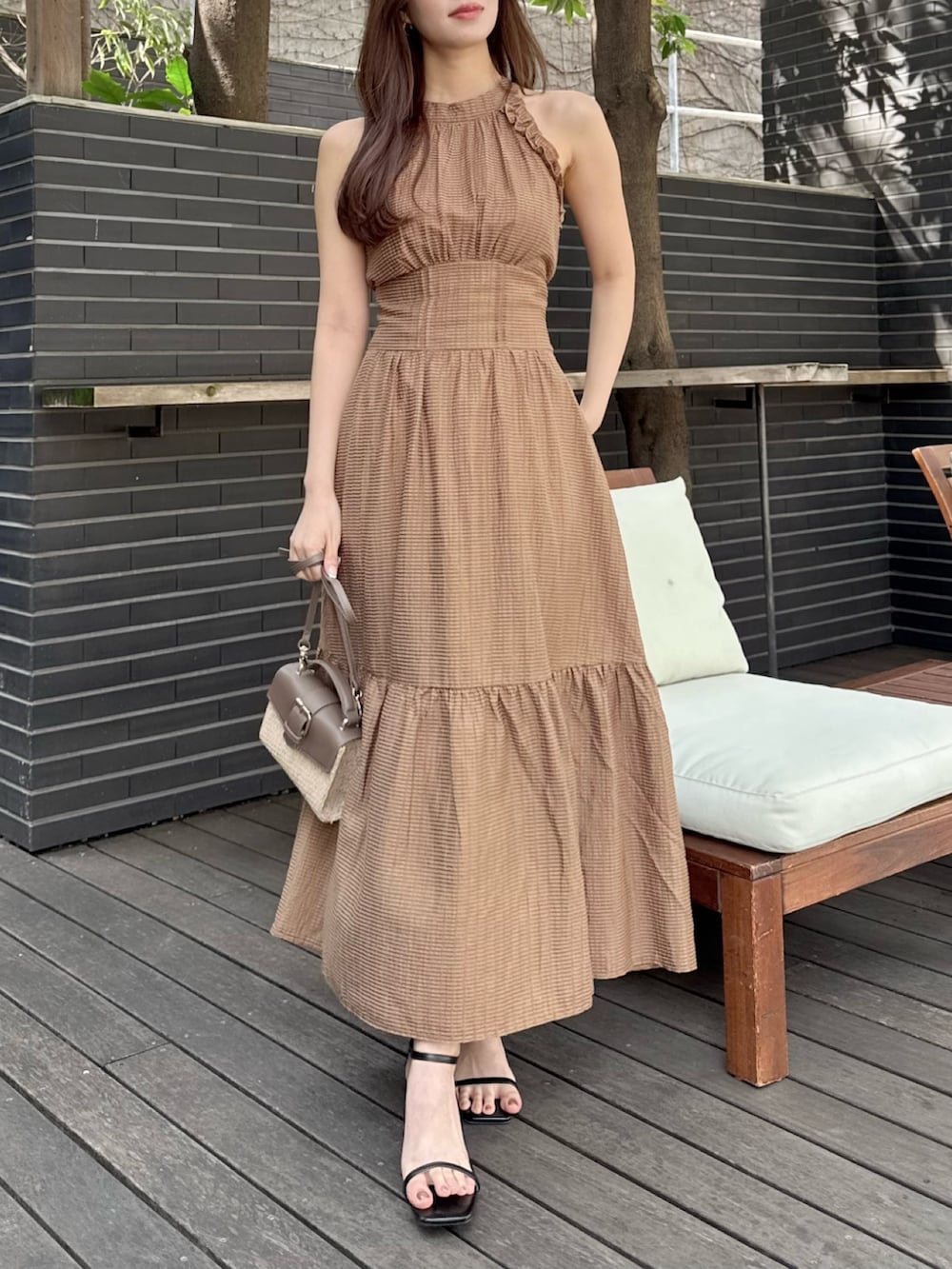 「ワンピ、ワンピース、ワンピースコーデ、アメスリ、アメスリワンピ、夏ワンピ、夏ワンピース、リゾート、リゾートスタイル、リゾートコーデ、リゾートワンピ、低身長、低身長コーデ、低身長女子」｜「dazzlinのアメスリフリルシェイプワンピース（ワンピース、ブラウン系）」を使った、mikiさん（レディース・153cm）の春コーディネートの2枚目の写真