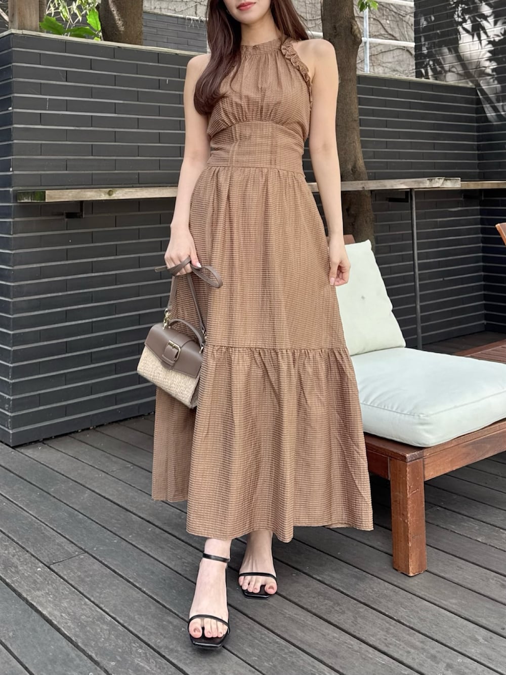 「ワンピ、ワンピース、ワンピースコーデ、アメスリ、アメスリワンピ、夏ワンピ、夏ワンピース、リゾート、リゾートスタイル、リゾートコーデ、リゾートワンピ、低身長、低身長コーデ、低身長女子」｜「dazzlinのアメスリフリルシェイプワンピース（ワンピース、ブラウン系）」を使った、mikiさん（レディース・153cm）の春コーディネートの3枚目の写真