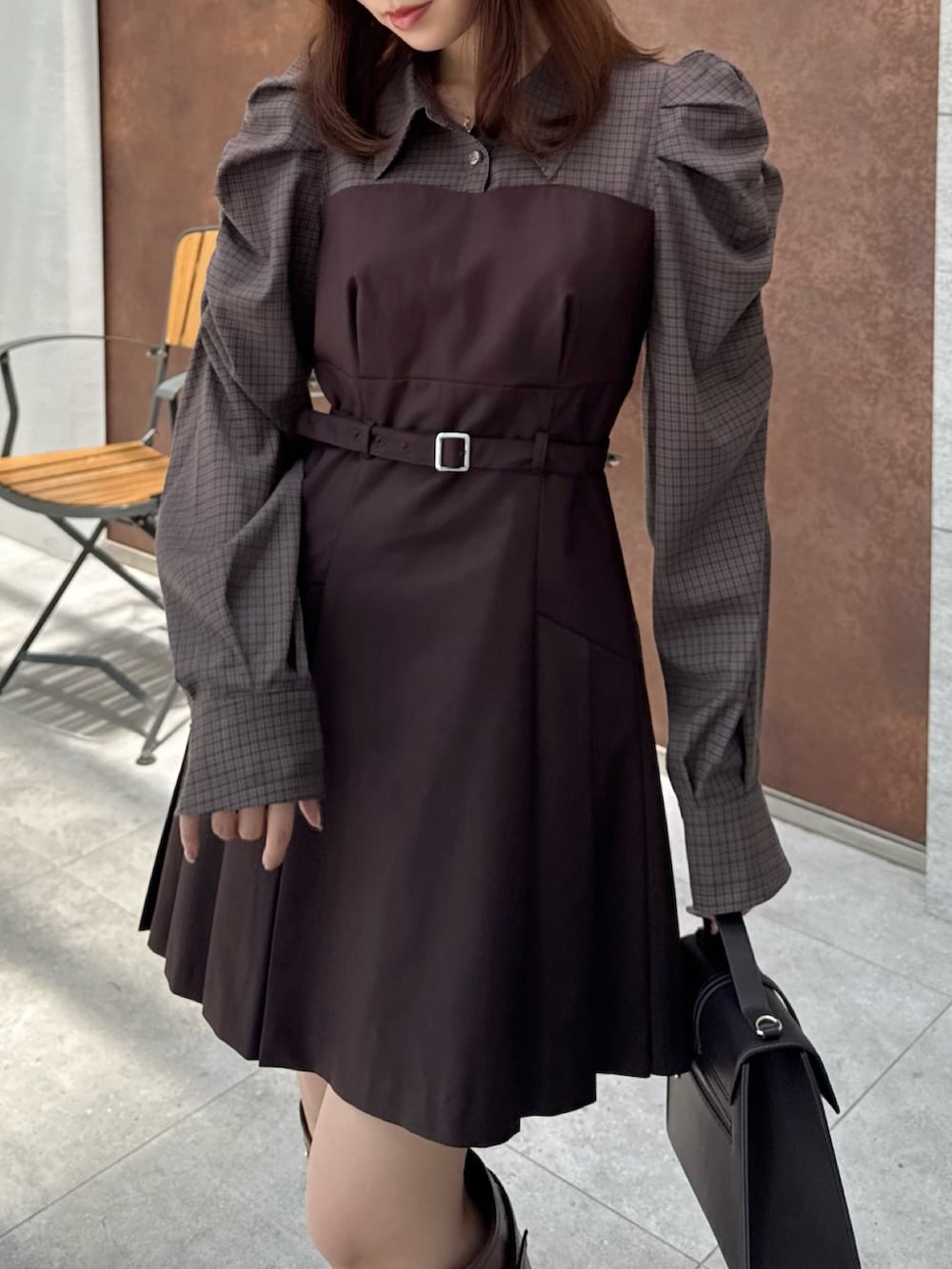 「dazzlinの長袖レイヤードシャツミニワンピース（ワンピース、ブラウン系）」を使った、mikiさん（レディース・153cm）の夏コーディネートの10枚目の写真