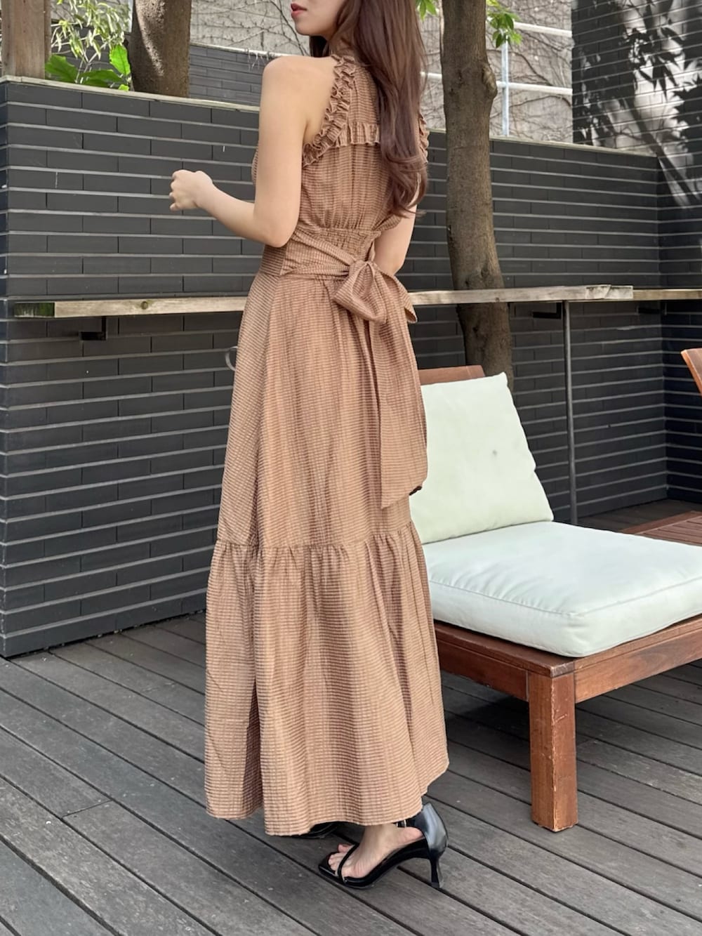 「ワンピ、ワンピース、ワンピースコーデ、アメスリ、アメスリワンピ、夏ワンピ、夏ワンピース、リゾート、リゾートスタイル、リゾートコーデ、リゾートワンピ、低身長、低身長コーデ、低身長女子」｜「dazzlinのアメスリフリルシェイプワンピース（ワンピース、ブラウン系）」を使った、mikiさん（レディース・153cm）の春コーディネートの4枚目の写真