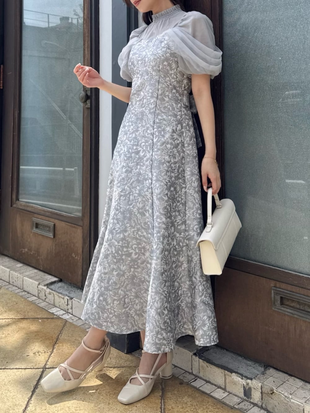 「お呼ばれ、お呼ばれスタイル、お呼ばれコーデ、お呼ばれドレス、お呼ばれワンピ、オケージョン、オケージョンスタイル、オケージョンワンピース、オケージョンドレス、オケージョンコーデ、結婚式、結婚式二次会スタイル、結婚式 ワンピース、結婚式コーデ、結婚式スタイル」｜「dazzlinのシアーベールジャガードワンピース（ドレス、グレー系）」を使った、mikiさん（レディース・153cm）の春コーディネートの6枚目の写真