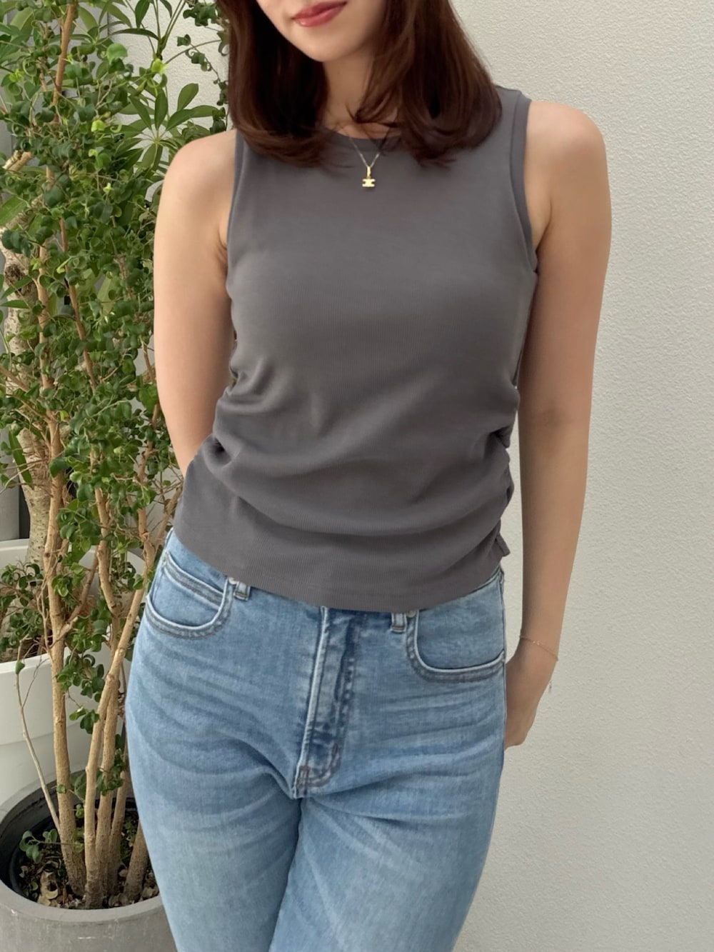 「デニム、タンク、タンクトップ、タンクトップコーデ」｜「dazzlinの【吉田朱里】メイクアップフレアデニムパンツ（デニムパンツ、ブルー系）」を使った、mikiさん（レディース・153cm）の夏コーディネートの4枚目の写真