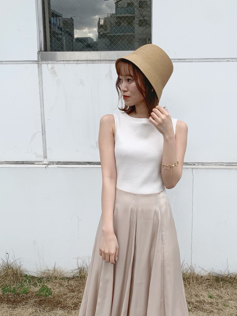 「dazzlinのトウィンクルグロスフレアワンピース（ワンピース、ベージュ系）」を使った、mikiさん（レディース・153cm）の春コーディネートの6枚目の写真