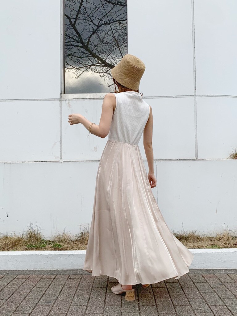 「dazzlinのトウィンクルグロスフレアワンピース（ワンピース、ベージュ系）」を使った、mikiさん（レディース・153cm）の春コーディネートの4枚目の写真