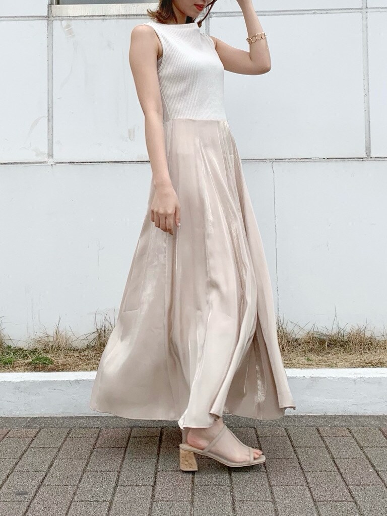 「dazzlinのトウィンクルグロスフレアワンピース（ワンピース、ベージュ系）」を使った、mikiさん（レディース・153cm）の春コーディネートの3枚目の写真