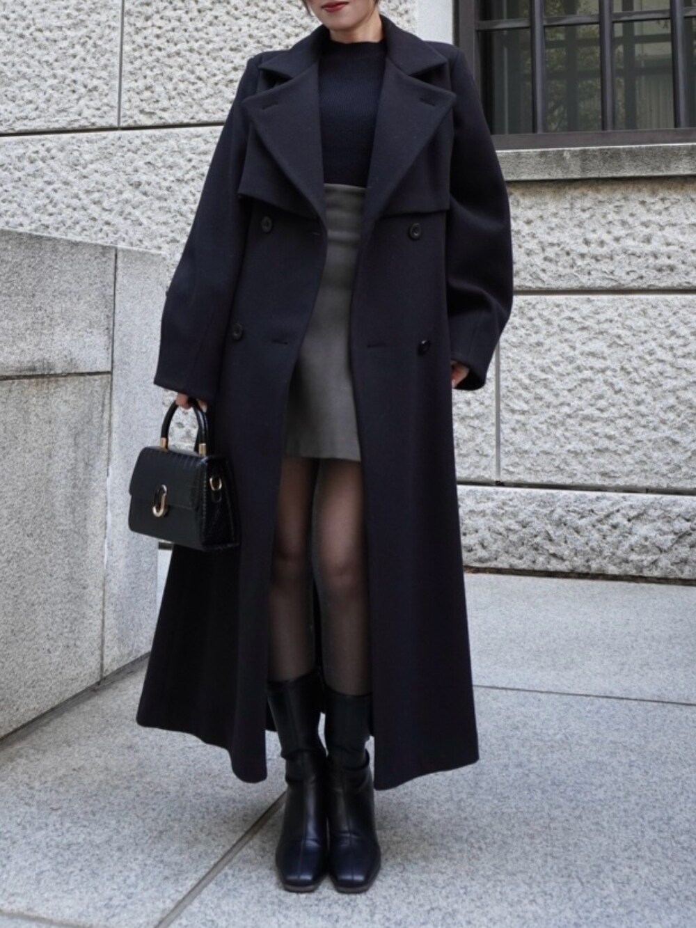 「ブラックコーデ、ブラック、ロングコート、ワントーンコーデ、モノトーンコーデ、クリスマスに着たい服、オフィスコーデ、オフィススタイル、韓国ファッション、女子会、モノトーン」｜「dazzlinの2WAYカラーレディコート【スタンドカラー可】（その他アウター、ブラック系）」を使った、mikiさん（レディース・153cm）の冬コーディネートの8枚目の写真