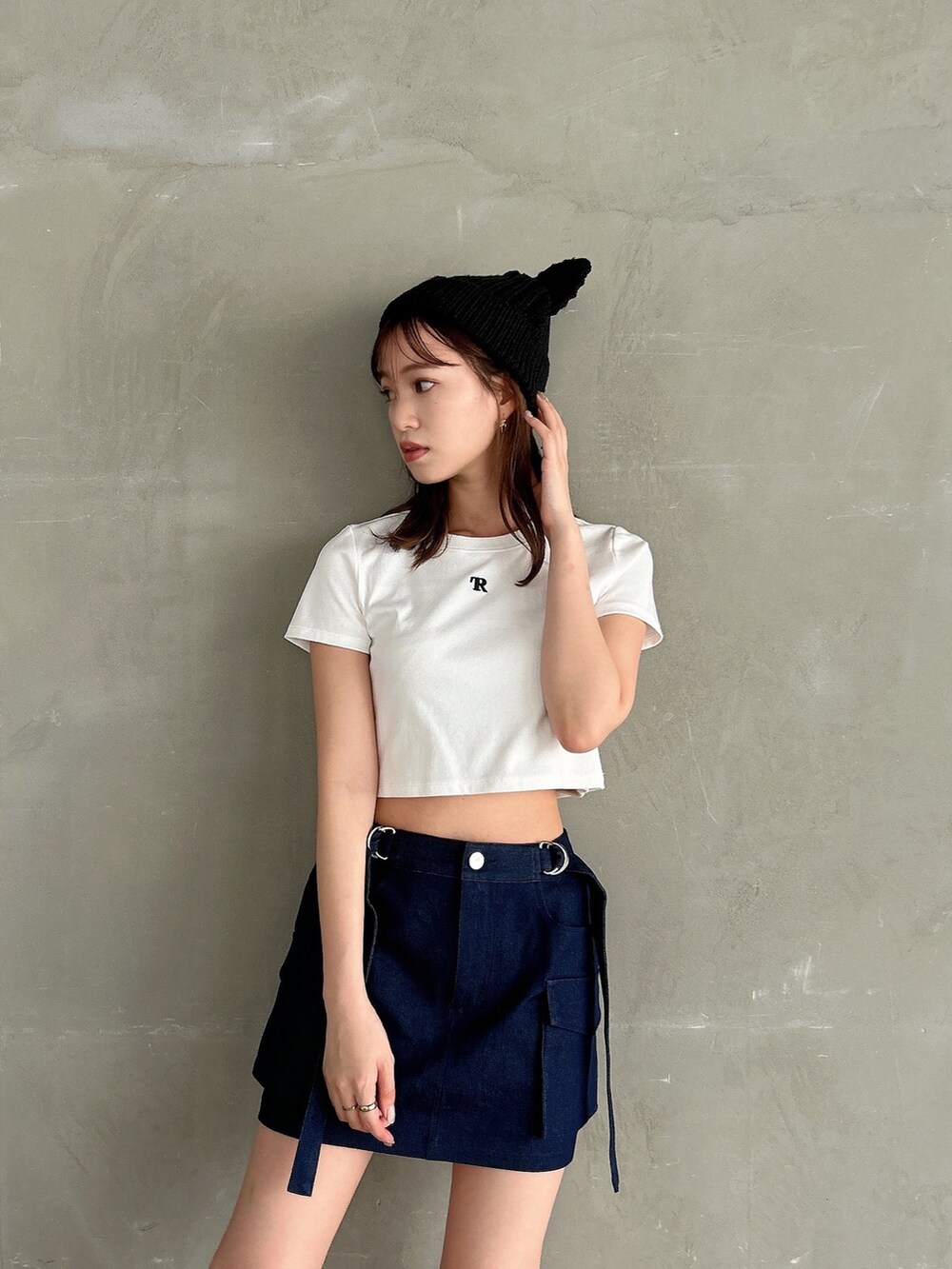 「猫耳、猫耳ニット帽、クロップドトップス、ローライズ」｜「dazzlinの【Taeriコラボ】ローライズミリタリーミニスカート（スカート、ブルー系）」を使った、mikiさん（レディース・153cm）の夏コーディネートの4枚目の写真