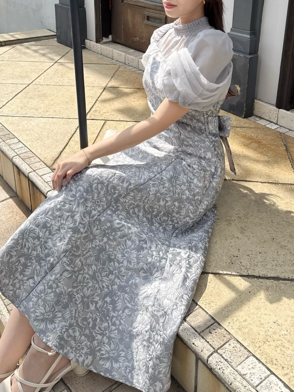 「お呼ばれ、お呼ばれスタイル、お呼ばれコーデ、お呼ばれドレス、お呼ばれワンピ、オケージョン、オケージョンスタイル、オケージョンワンピース、オケージョンドレス、オケージョンコーデ、結婚式、結婚式二次会スタイル、結婚式 ワンピース、結婚式コーデ、結婚式スタイル」｜「dazzlinのシアーベールジャガードワンピース（ドレス、グレー系）」を使った、mikiさん（レディース・153cm）の春コーディネートの7枚目の写真