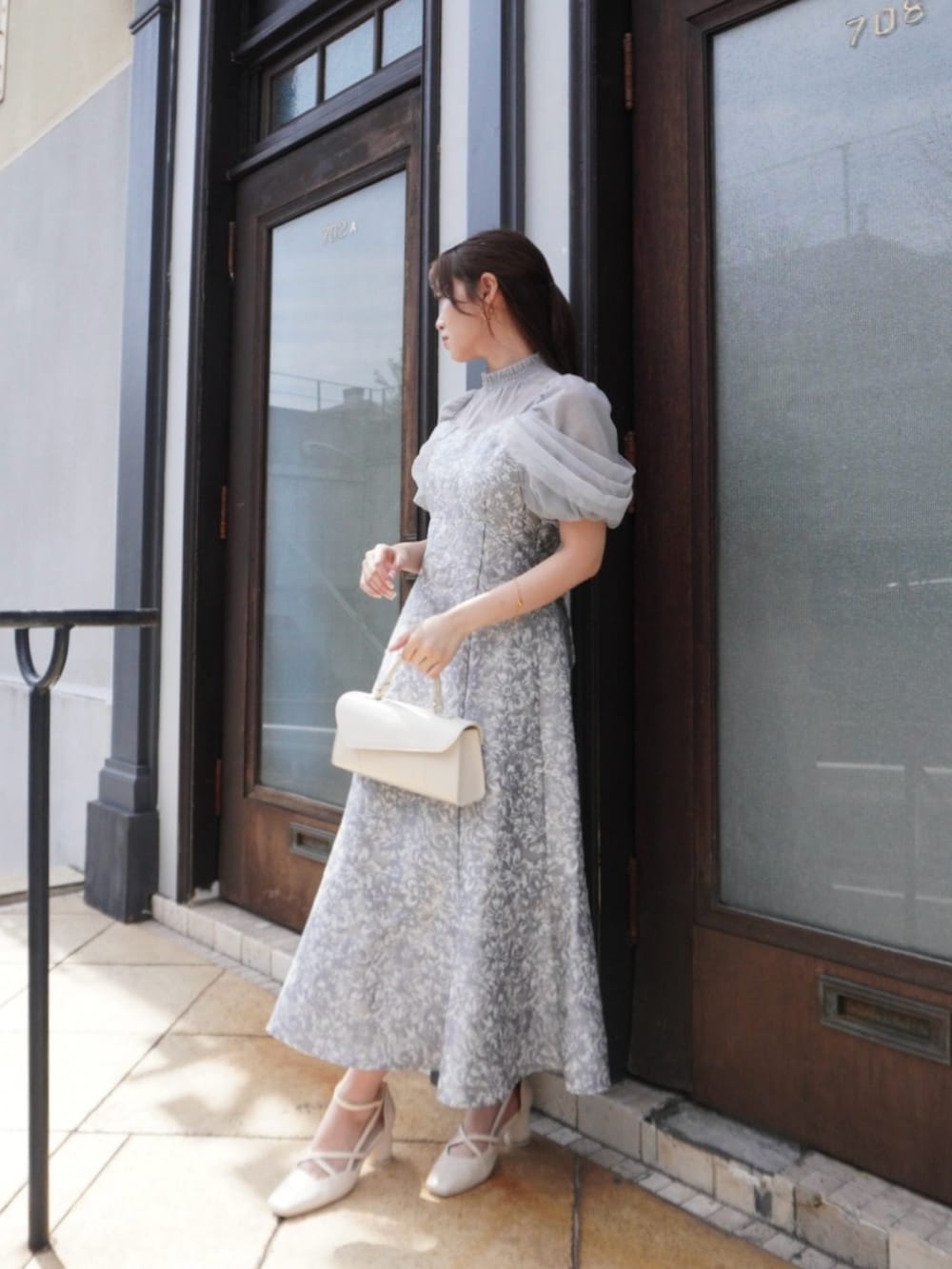 「お呼ばれ、お呼ばれスタイル、お呼ばれコーデ、お呼ばれドレス、お呼ばれワンピ、オケージョン、オケージョンスタイル、オケージョンワンピース、オケージョンドレス、オケージョンコーデ、結婚式、結婚式二次会スタイル、結婚式 ワンピース、結婚式コーデ、結婚式スタイル」｜「dazzlinのシアーベールジャガードワンピース（ドレス、グレー系）」を使った、mikiさん（レディース・153cm）の春コーディネートの3枚目の写真